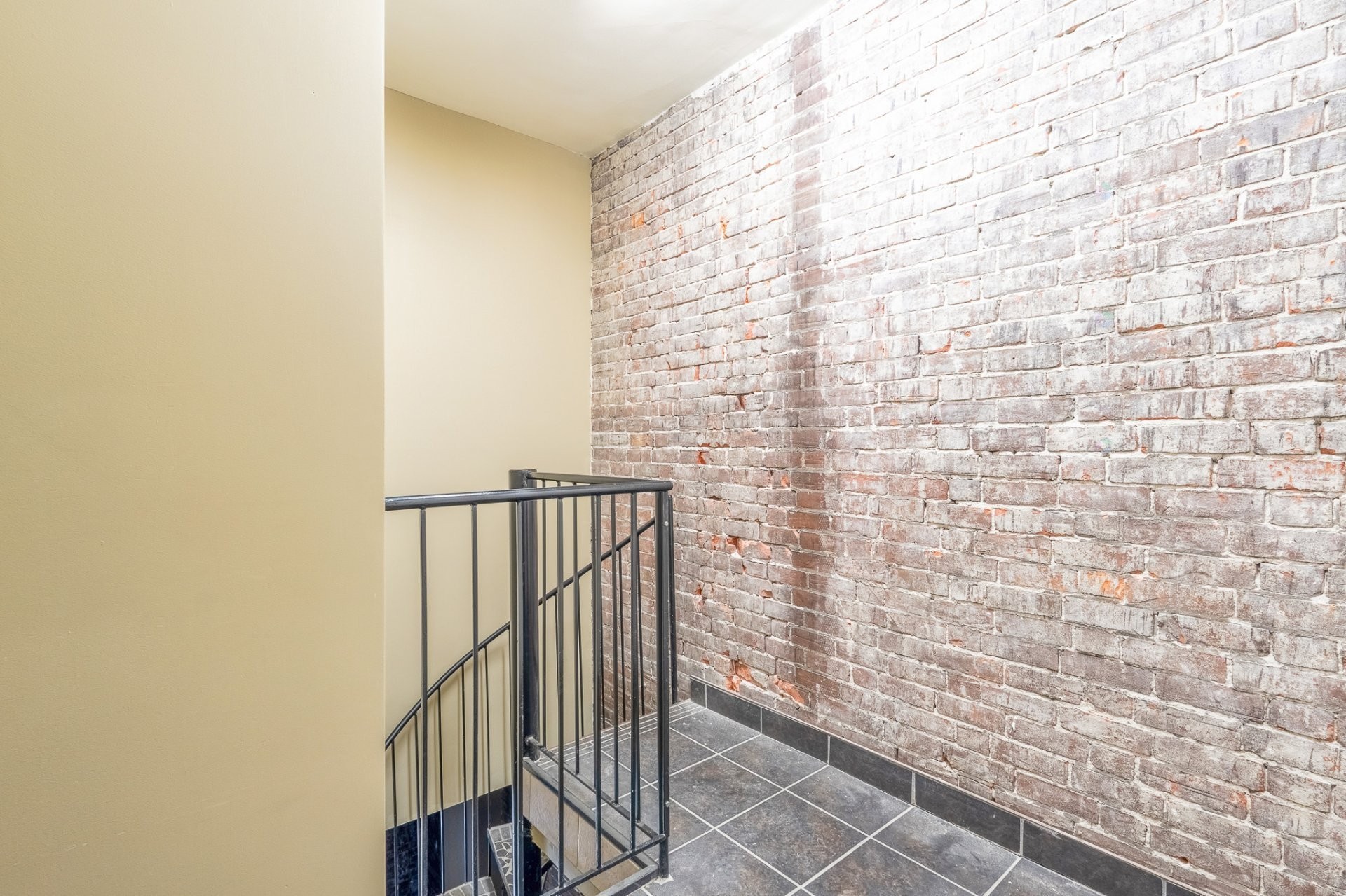









40

 - 42


Rue Wellington N.

,
Sherbrooke (Les Nations),




QC
J1H5B7

