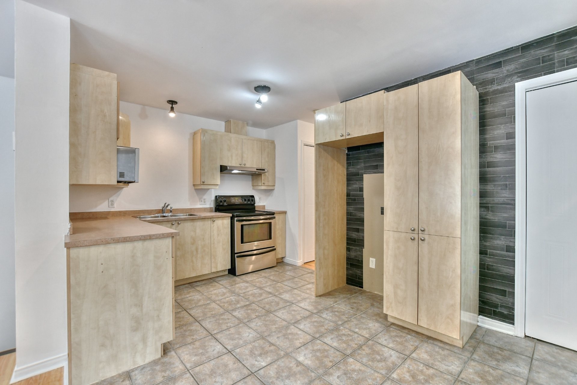 









1478


Rue Plamondon

,
Prévost,




QC
J0R1T0

