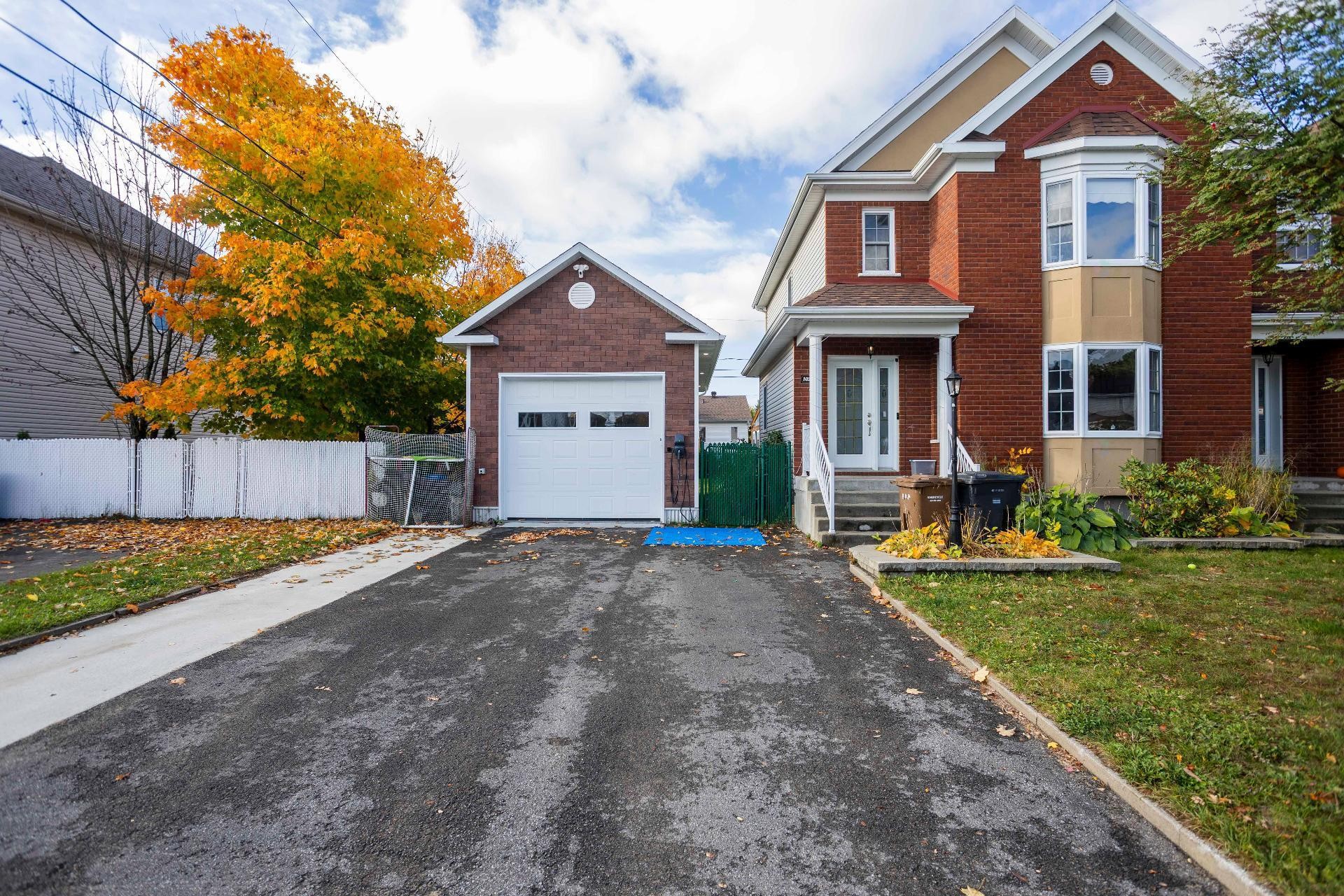 









1023


Rue du Grand-Duc

,
Trois-Rivières,




QC
G8V2P3

