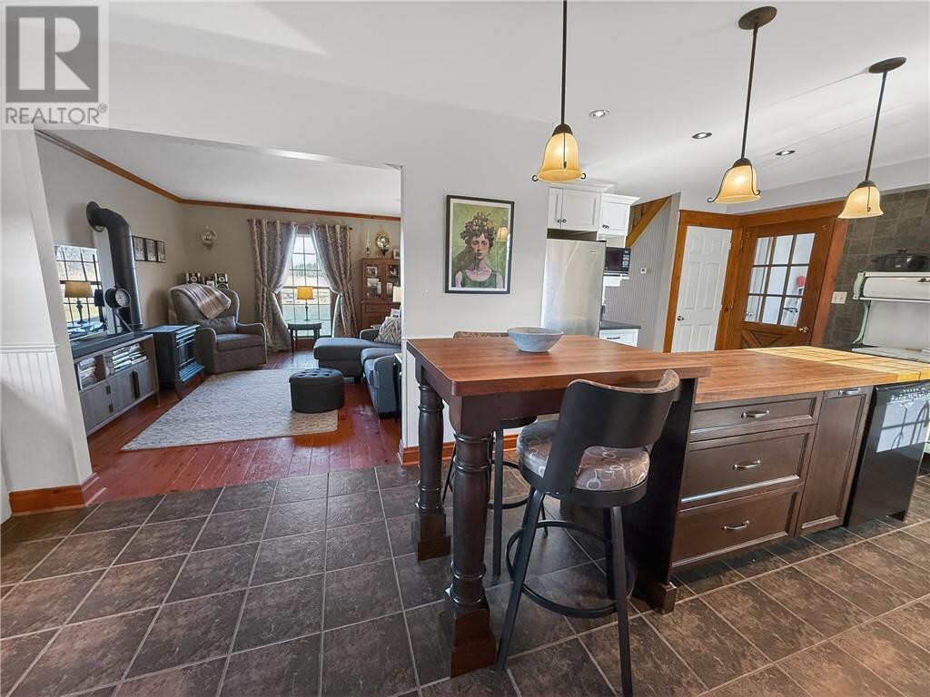 












73 Hideaway Road

,
Kagawong, Manitoulin Island,




Ontario
P0P1J0


