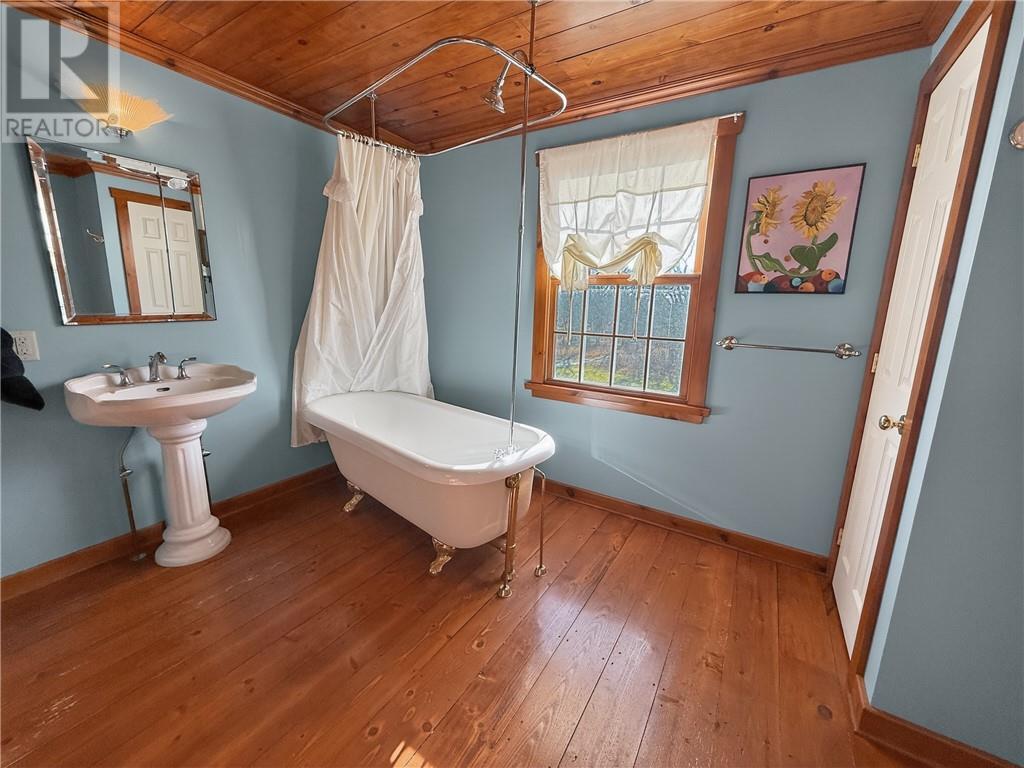 












73 Hideaway Road

,
Kagawong, Manitoulin Island,




Ontario
P0P1J0

