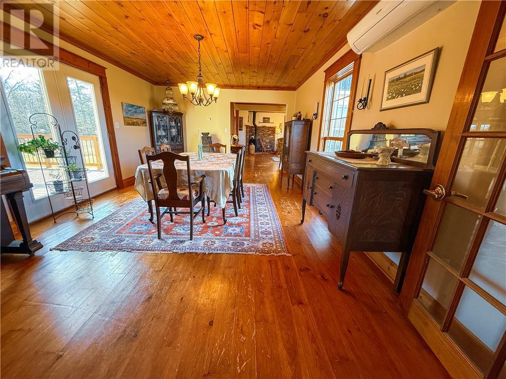 












73 Hideaway Road

,
Kagawong, Manitoulin Island,




Ontario
P0P1J0

