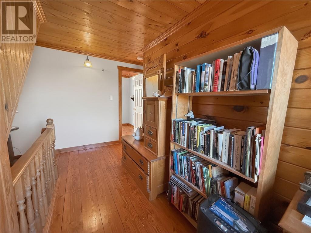 












73 Hideaway Road

,
Kagawong, Manitoulin Island,




Ontario
P0P1J0

