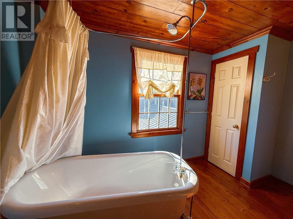 












73 Hideaway Road

,
Kagawong, Manitoulin Island,




Ontario
P0P1J0

