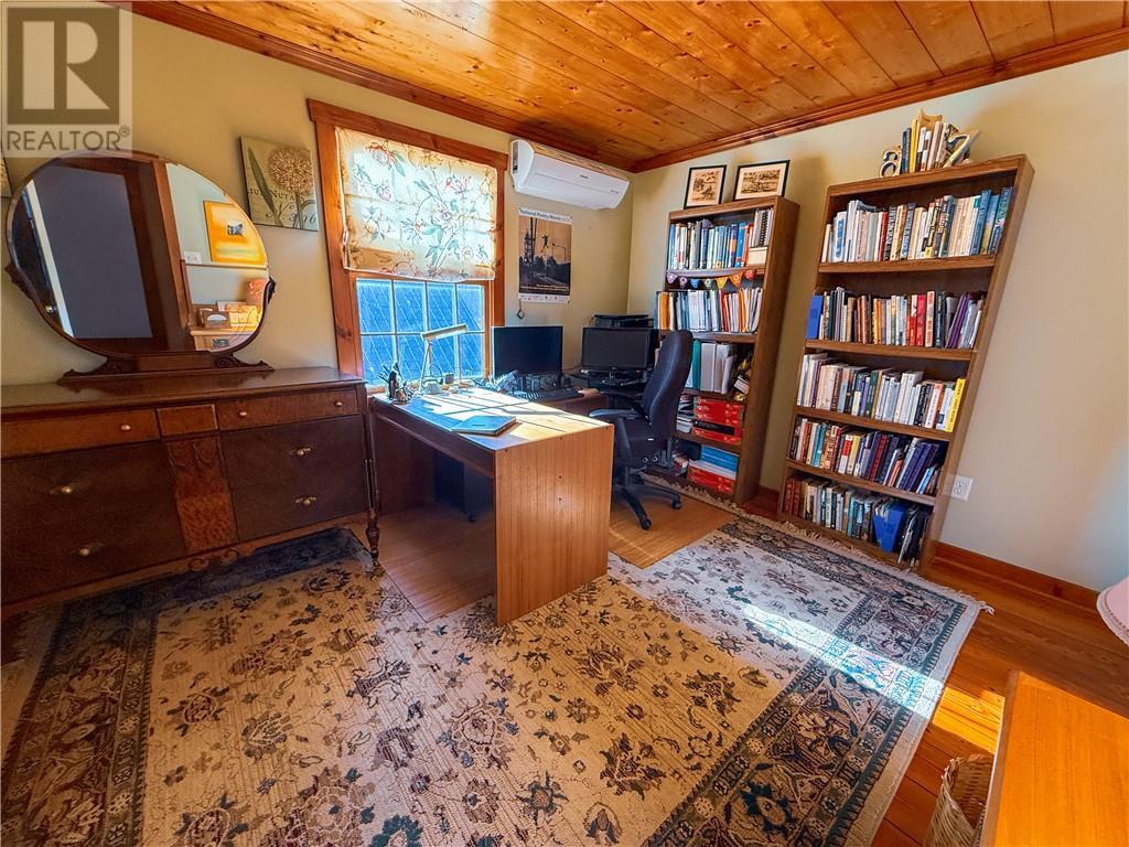 












73 Hideaway Road

,
Kagawong, Manitoulin Island,




Ontario
P0P1J0

