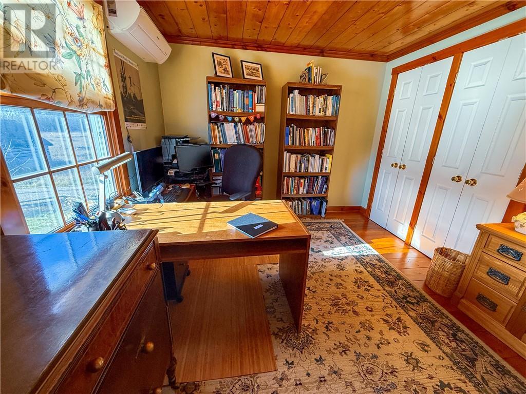 












73 Hideaway Road

,
Kagawong, Manitoulin Island,




Ontario
P0P1J0

