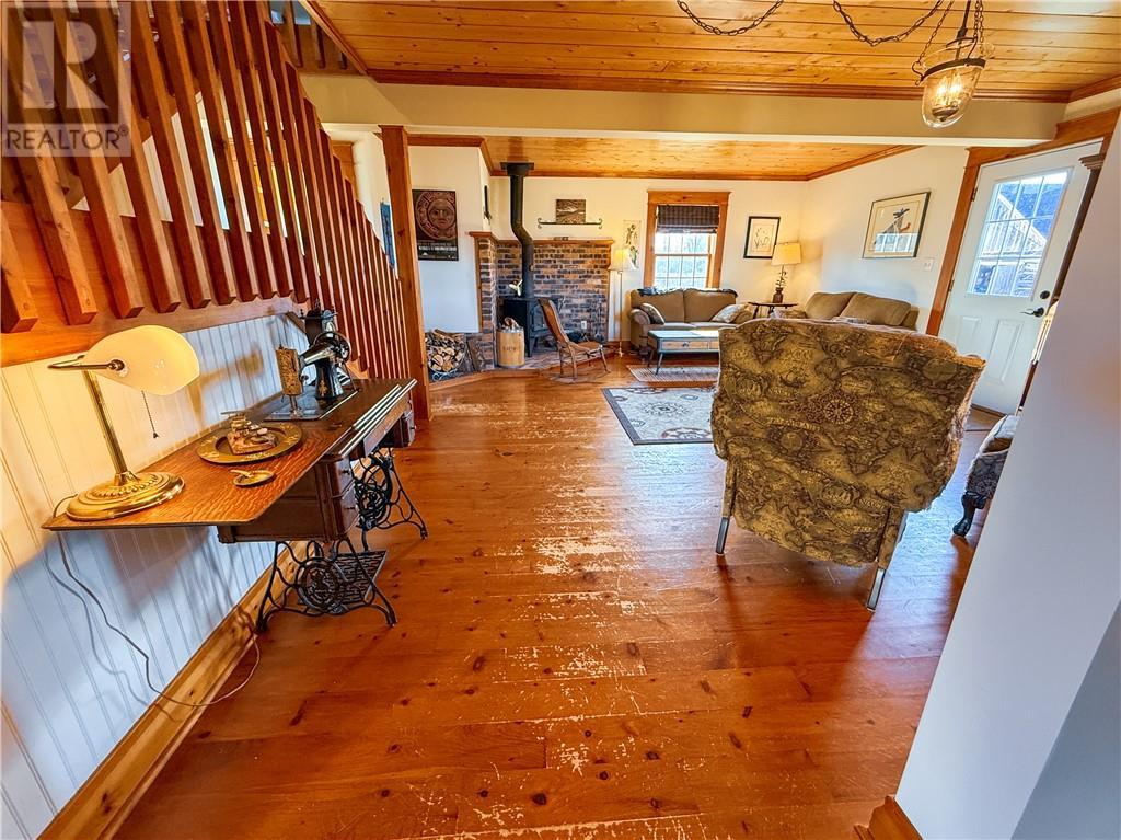 












73 Hideaway Road

,
Kagawong, Manitoulin Island,




Ontario
P0P1J0

