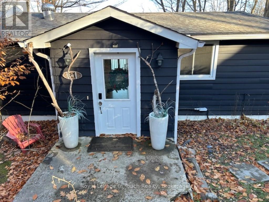 












21 LAKEVIEW CRESCENT

,
Tiny,




Ontario
L9M1R2

