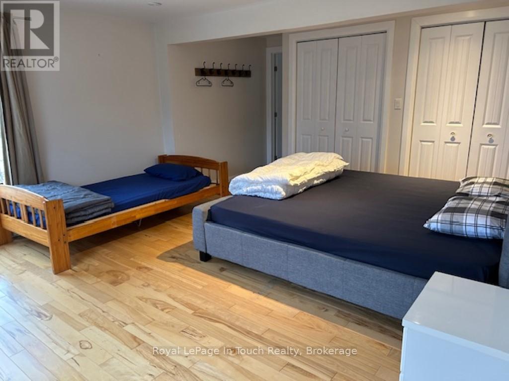 












21 LAKEVIEW CRESCENT

,
Tiny,




Ontario
L9M1R2

