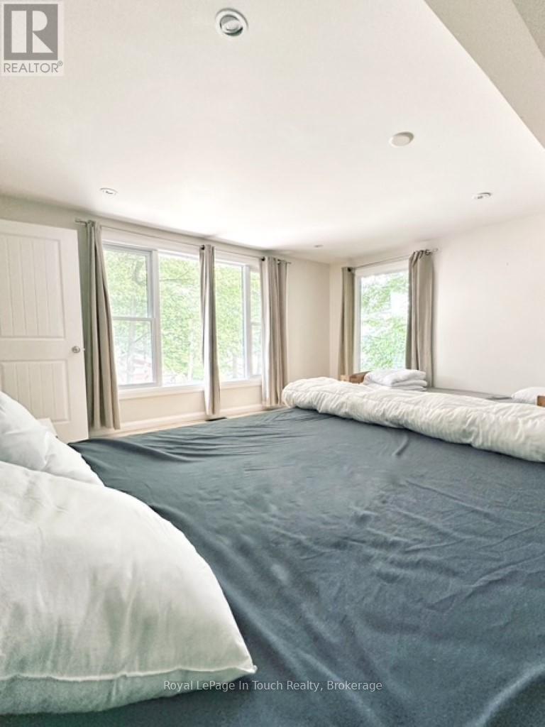 












21 LAKEVIEW CRESCENT

,
Tiny,




Ontario
L9M1R2

