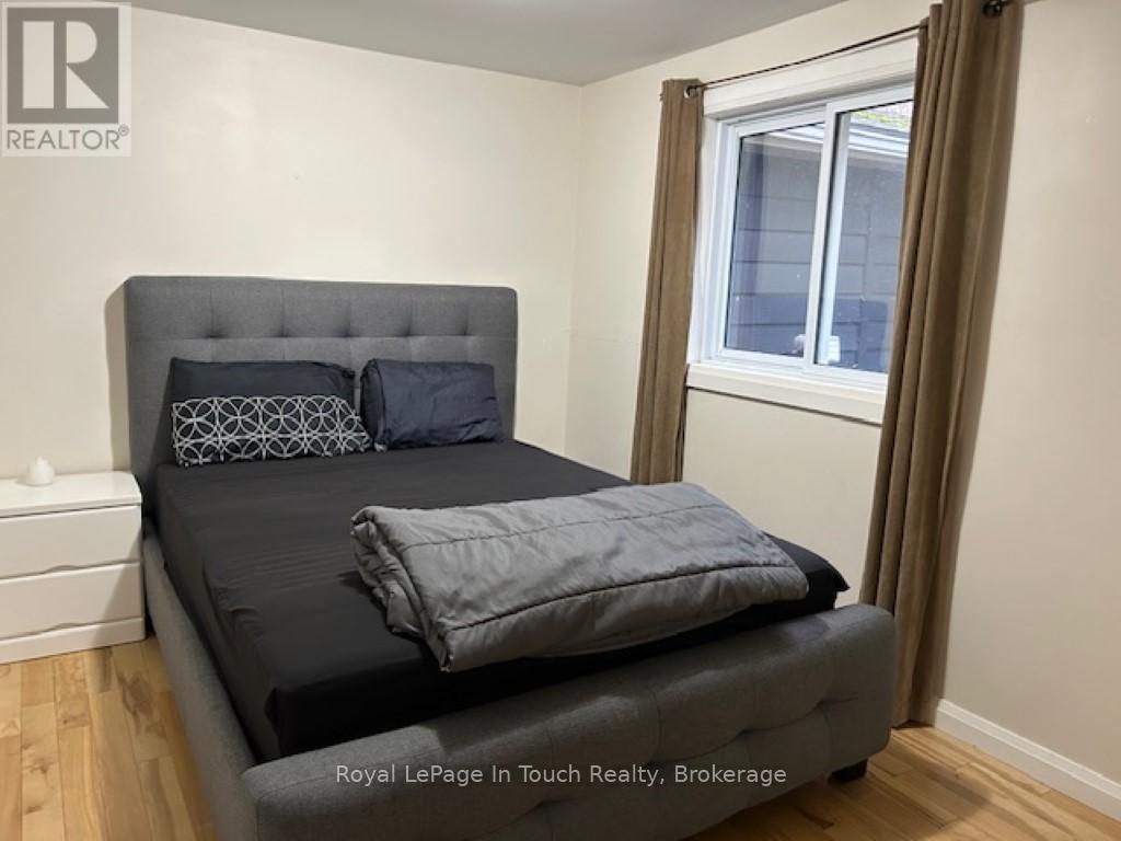 












21 LAKEVIEW CRESCENT

,
Tiny,




Ontario
L9M1R2

