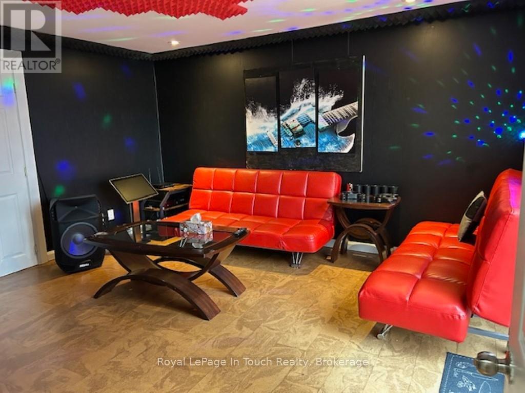 












21 LAKEVIEW CRESCENT

,
Tiny,




Ontario
L9M1R2

