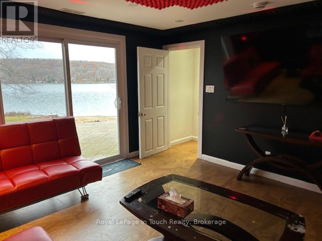 












21 LAKEVIEW CRESCENT

,
Tiny,




Ontario
L9M1R2

