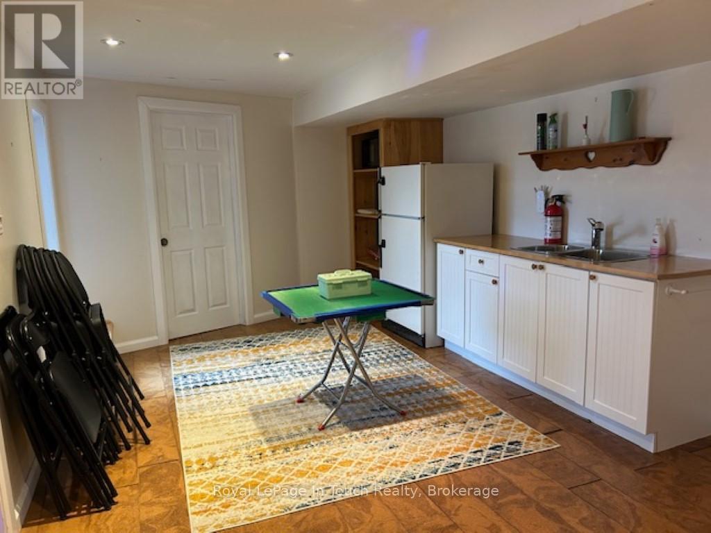 












21 LAKEVIEW CRESCENT

,
Tiny,




Ontario
L9M1R2

