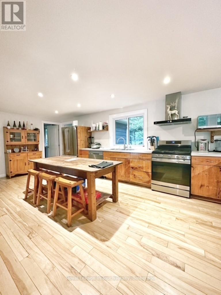 












21 LAKEVIEW CRESCENT

,
Tiny,




Ontario
L9M1R2

