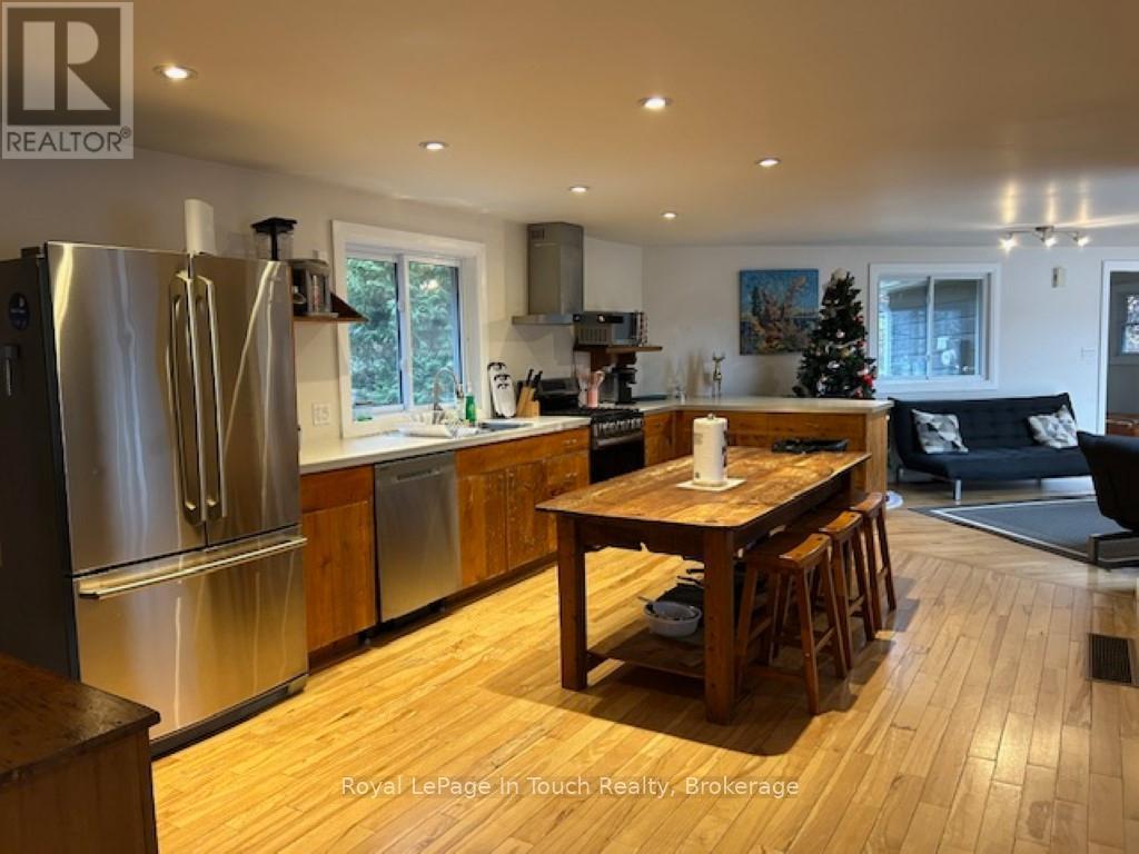 












21 LAKEVIEW CRESCENT

,
Tiny,




Ontario
L9M1R2

