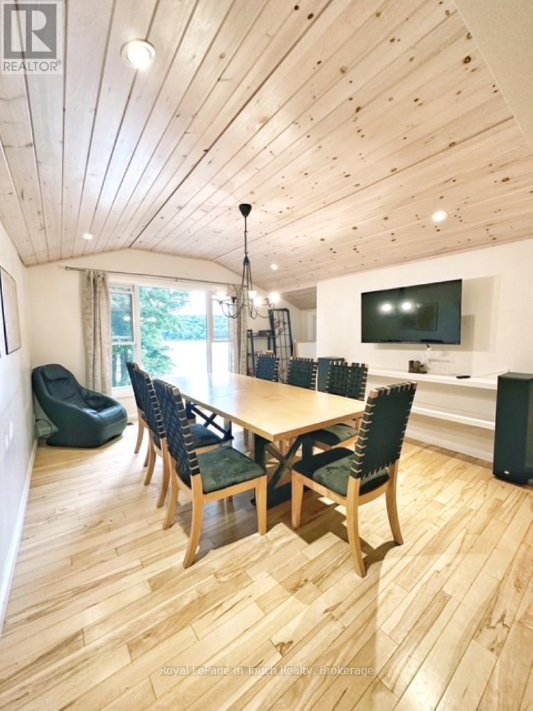 












21 LAKEVIEW CRESCENT

,
Tiny,




Ontario
L9M1R2

