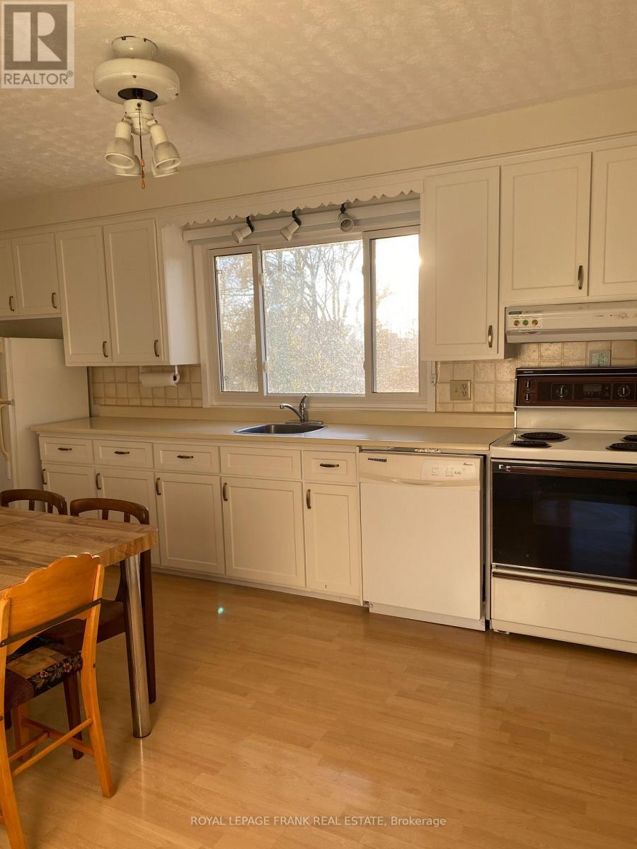 












423 ARMOUR ROAD

,
Peterborough (Ashburnham Ward 4),




Ontario
K9H1Y7

