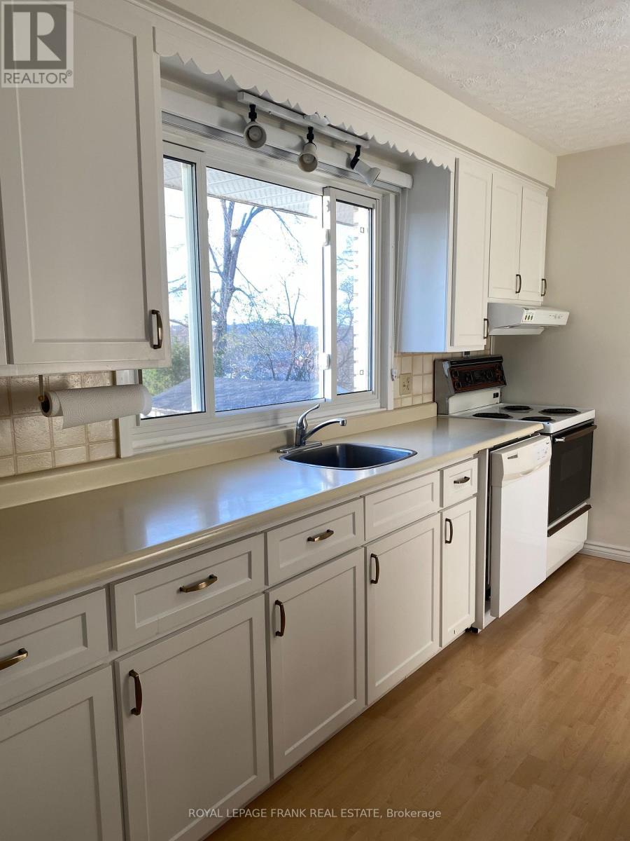 












423 ARMOUR ROAD

,
Peterborough (Ashburnham Ward 4),




Ontario
K9H1Y7

