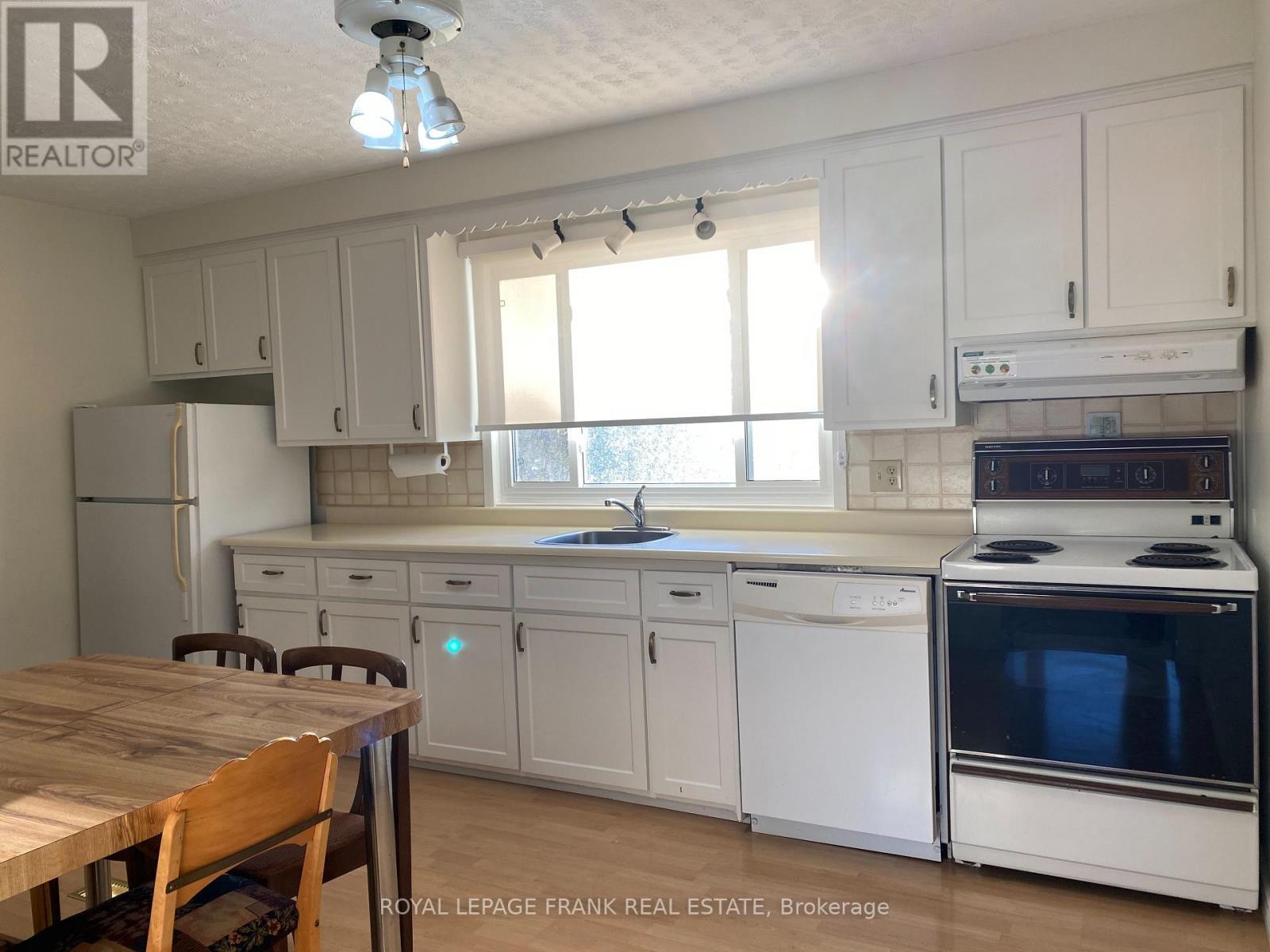 












423 ARMOUR ROAD

,
Peterborough (Ashburnham Ward 4),




Ontario
K9H1Y7

