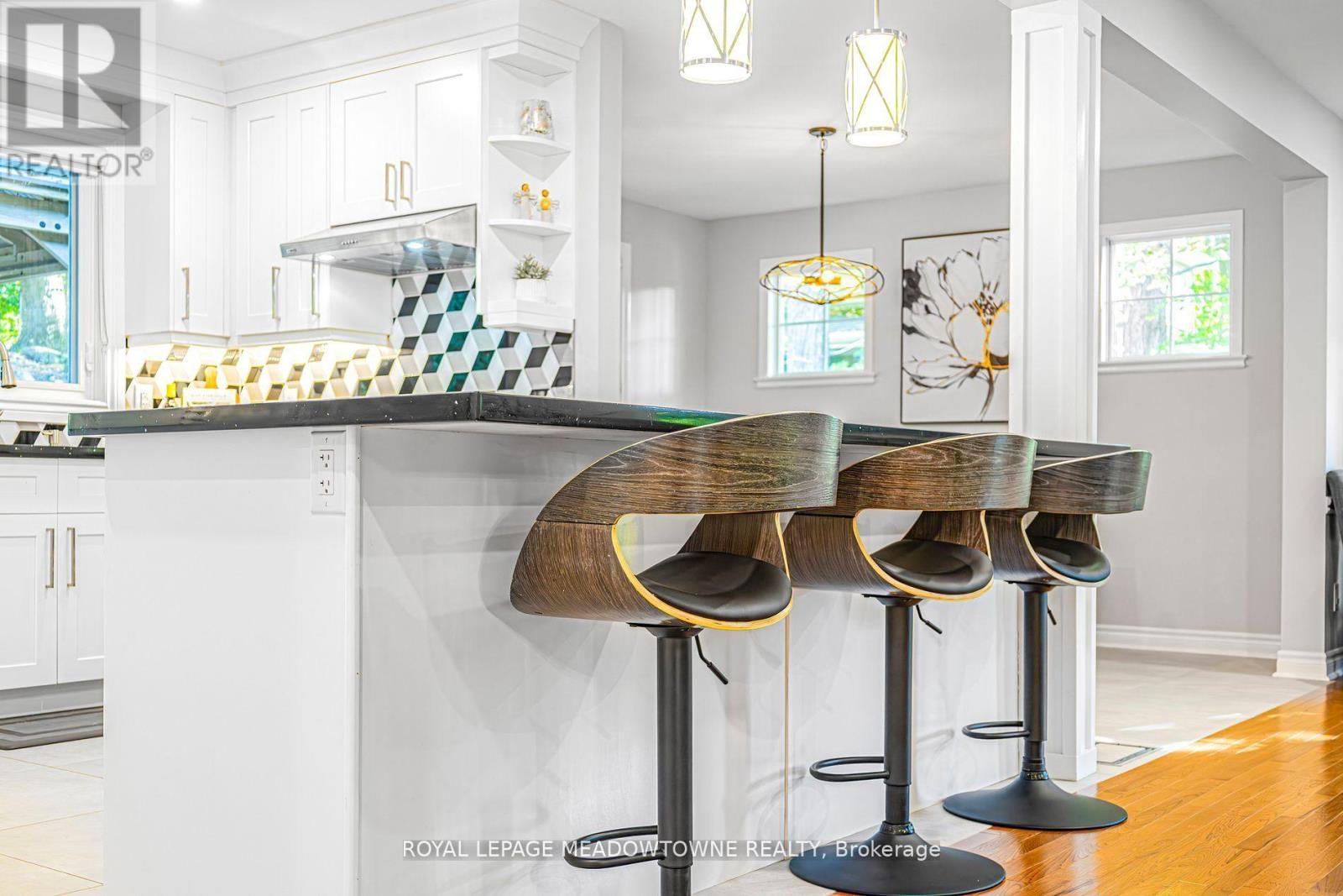 












106 CAMPBELL AVENUE E

,
Milton,




Ontario
L0P1B0

