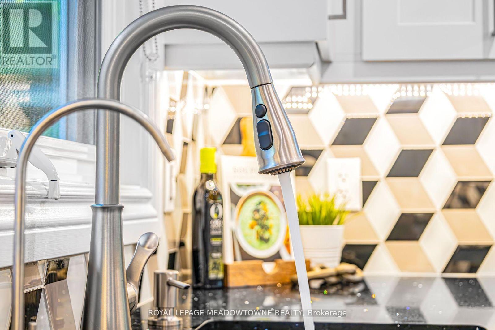 












106 CAMPBELL AVENUE E

,
Milton,




Ontario
L0P1B0

