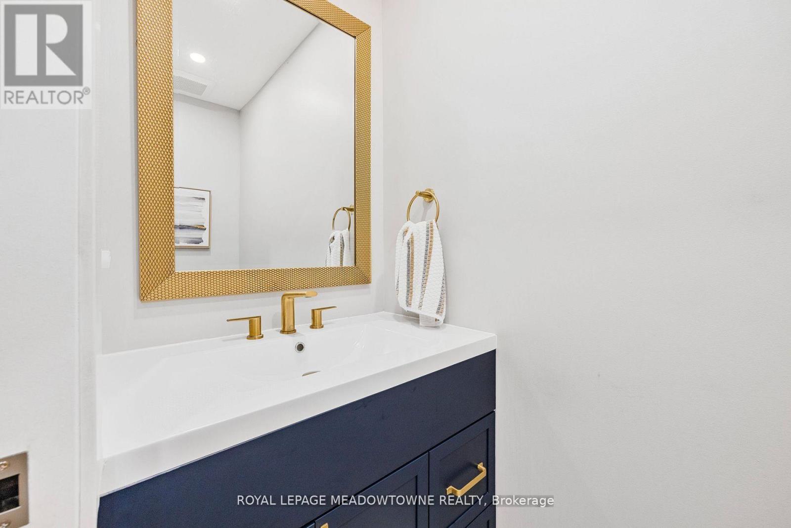 












106 CAMPBELL AVENUE E

,
Milton,




Ontario
L0P1B0

