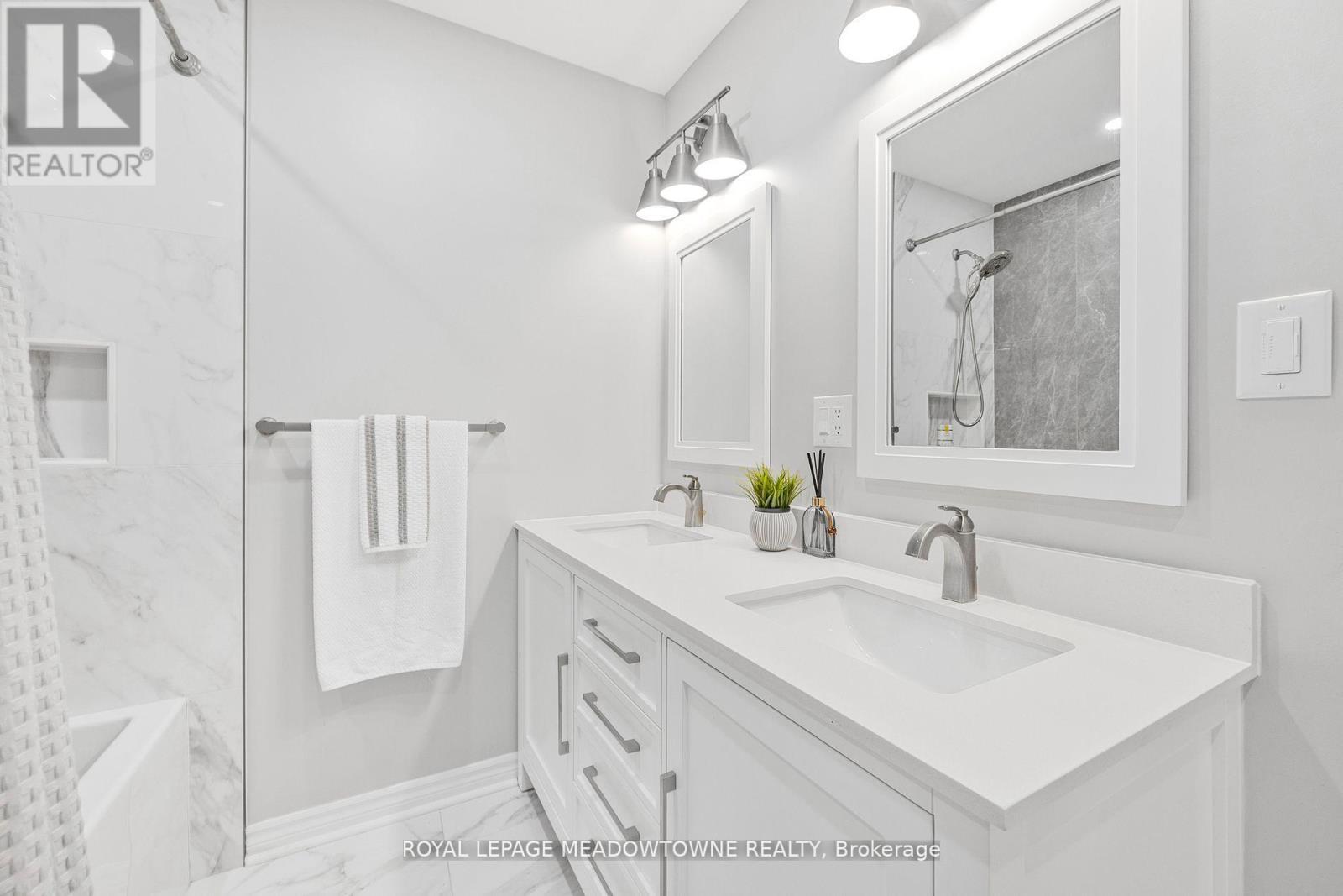 












106 CAMPBELL AVENUE E

,
Milton,




Ontario
L0P1B0

