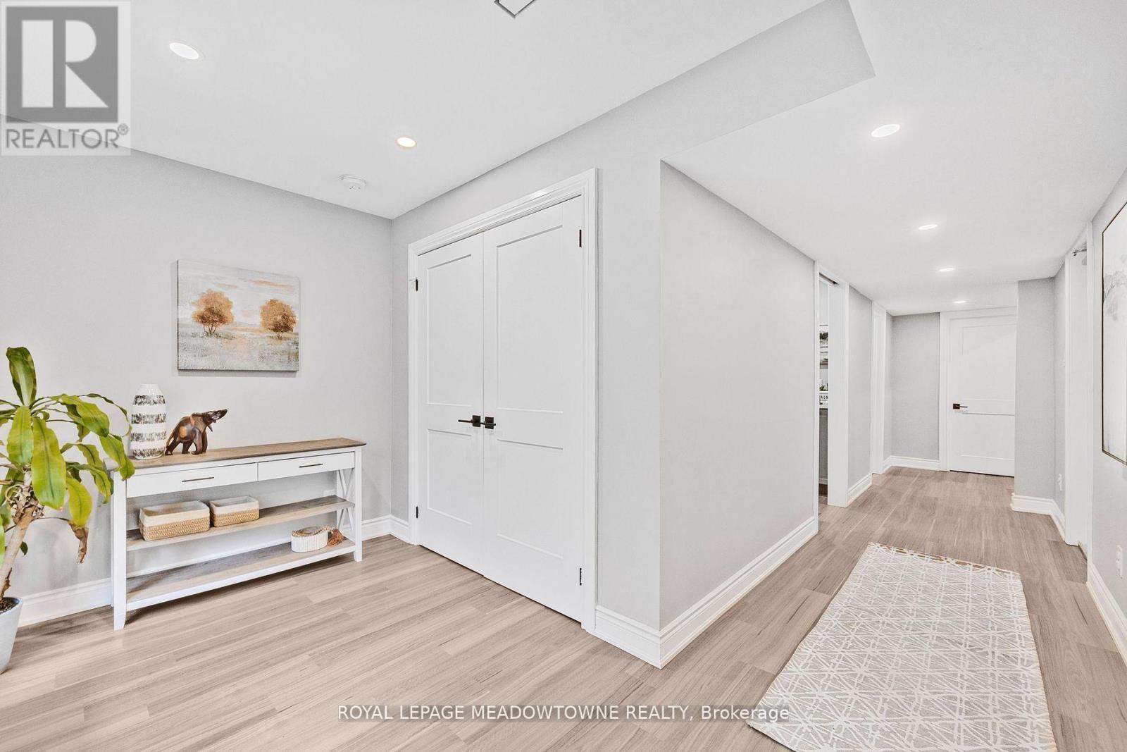 












106 CAMPBELL AVENUE E

,
Milton,




Ontario
L0P1B0

