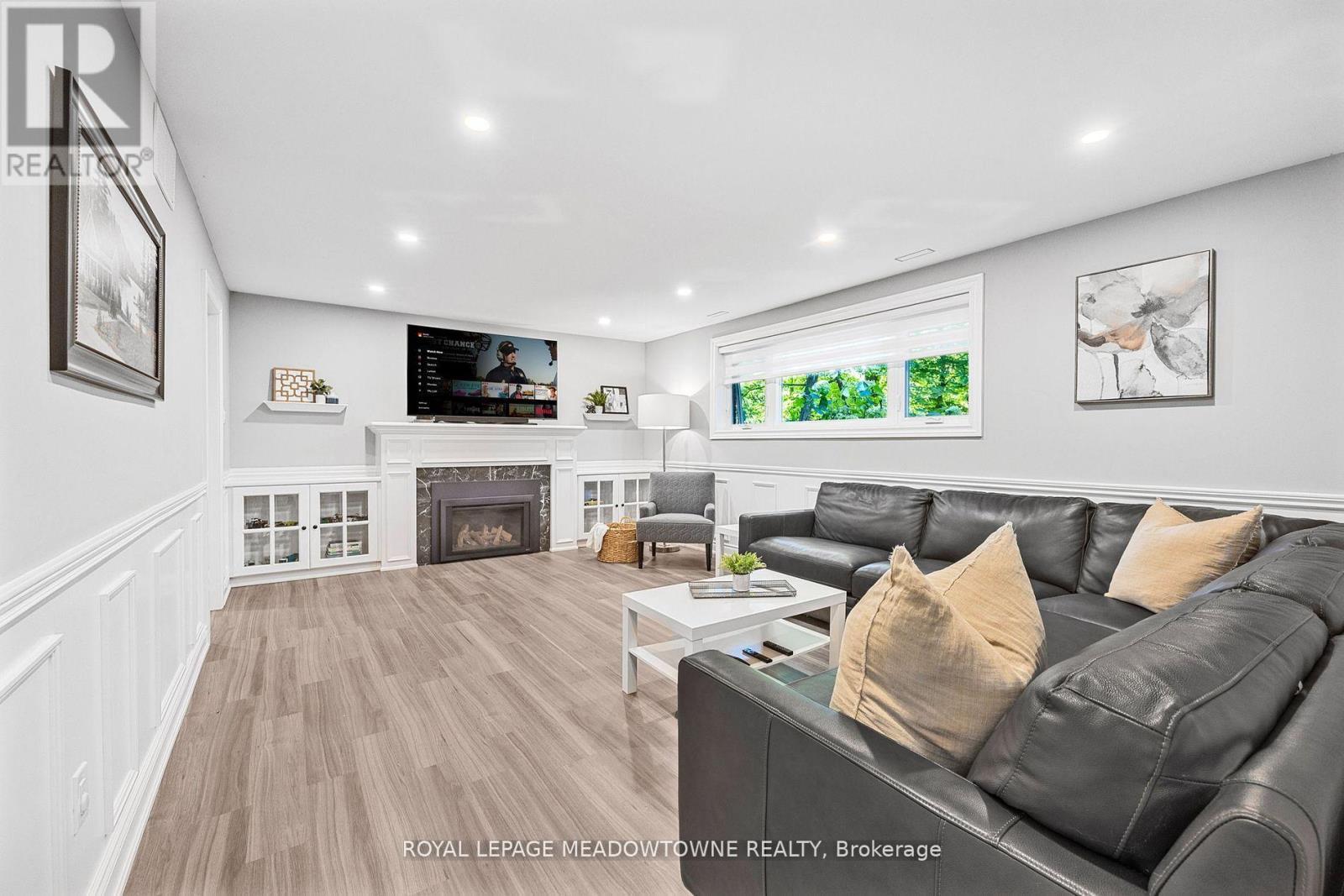 












106 CAMPBELL AVENUE E

,
Milton,




Ontario
L0P1B0

