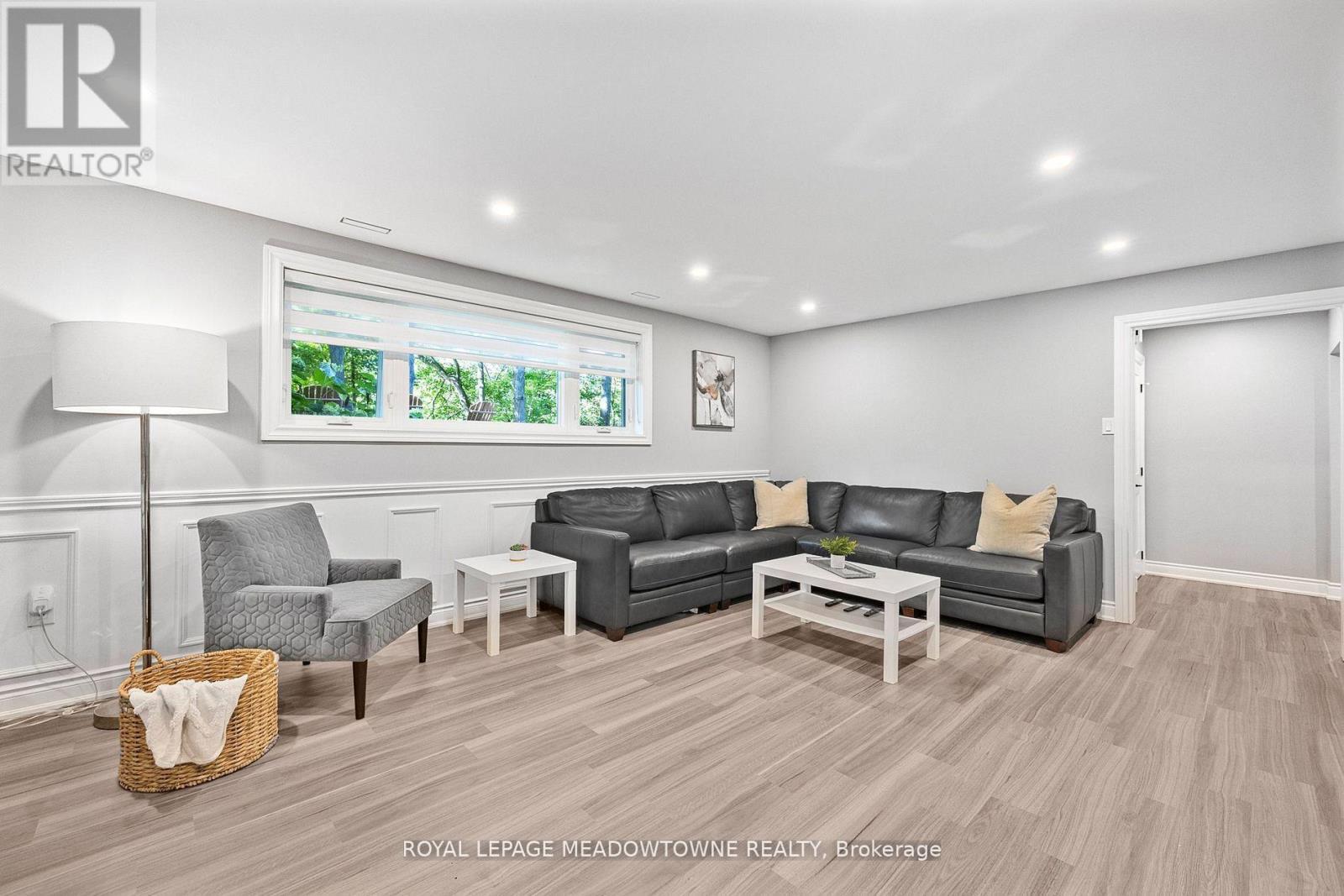 












106 CAMPBELL AVENUE E

,
Milton,




Ontario
L0P1B0

