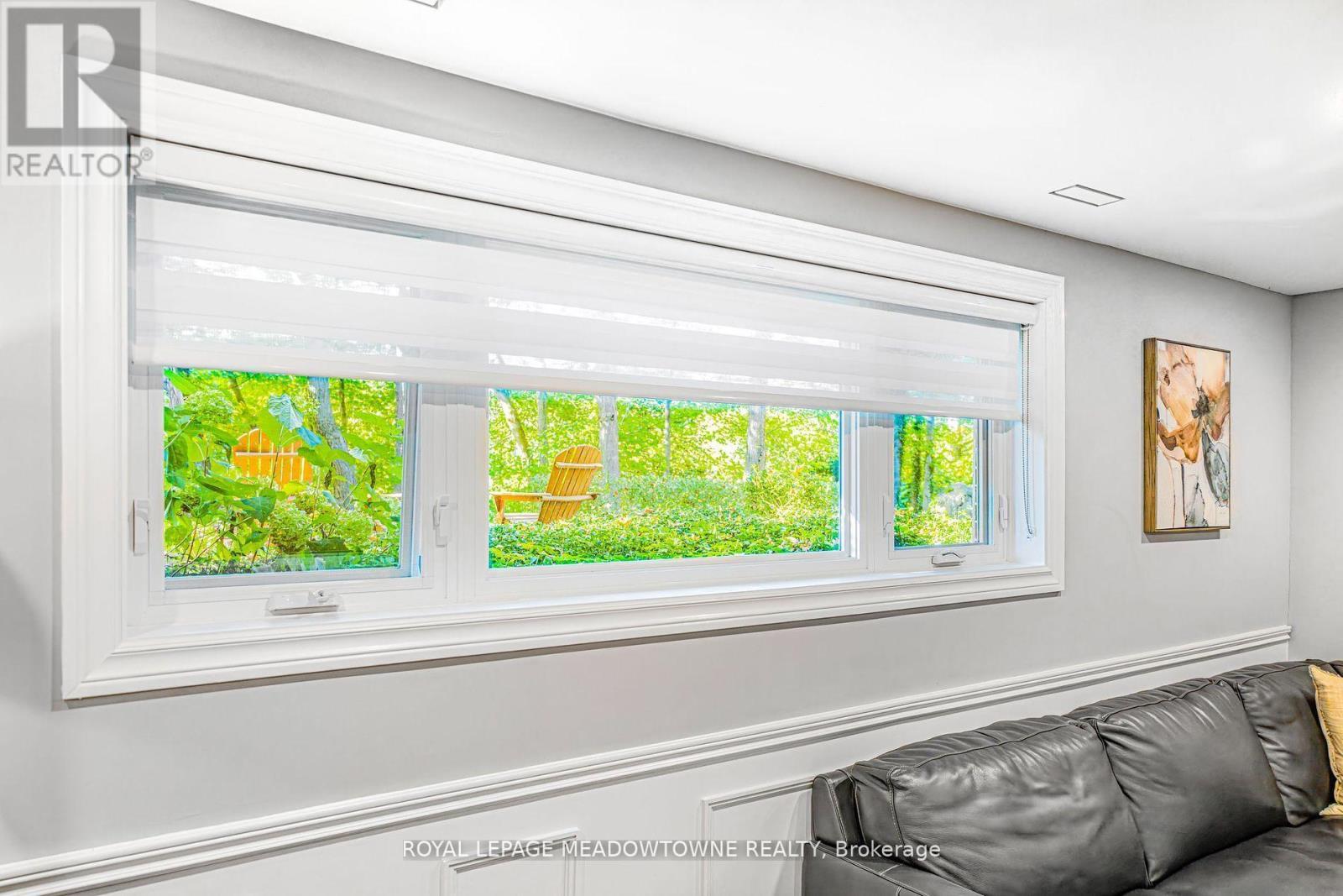 












106 CAMPBELL AVENUE E

,
Milton,




Ontario
L0P1B0

