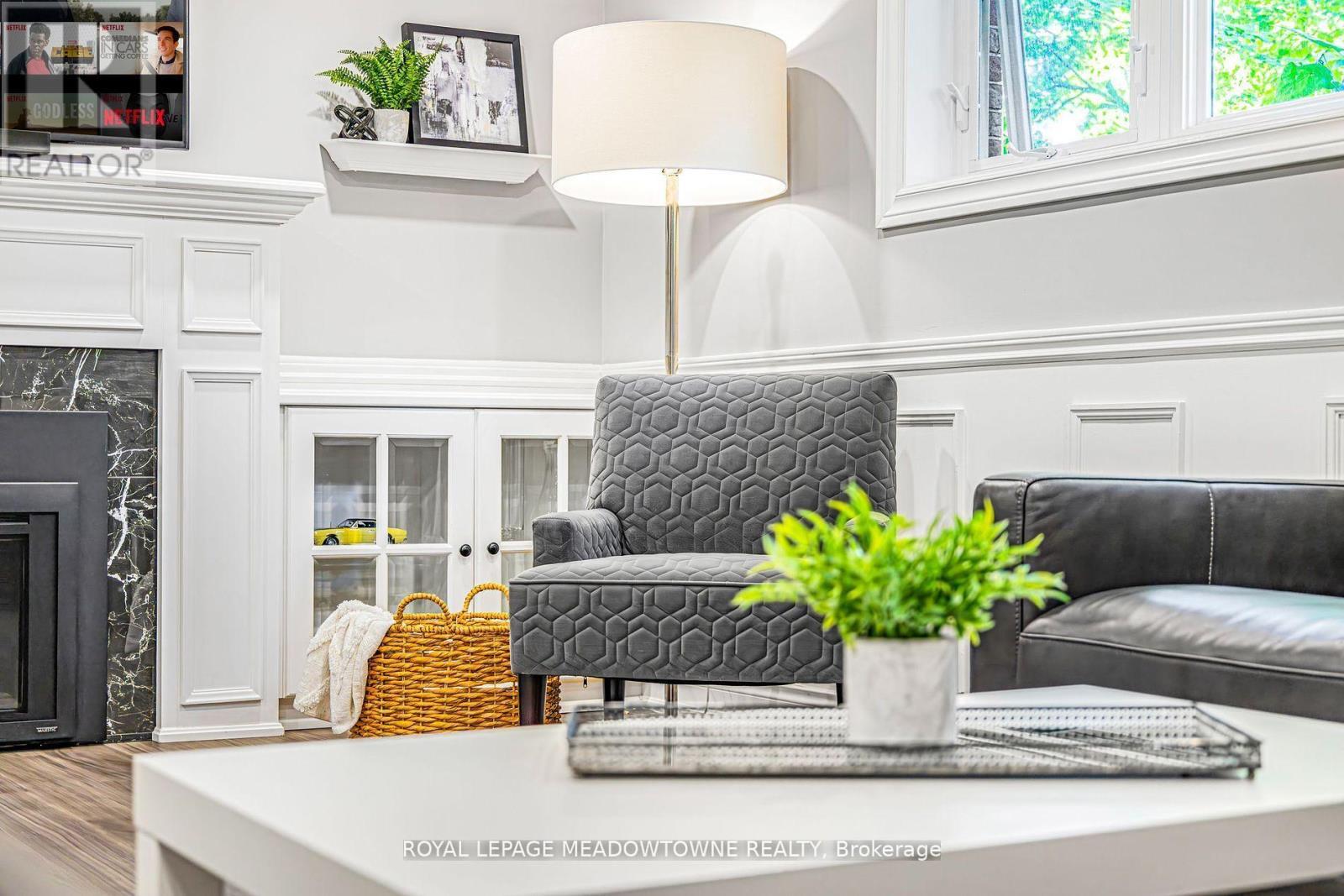 












106 CAMPBELL AVENUE E

,
Milton,




Ontario
L0P1B0

