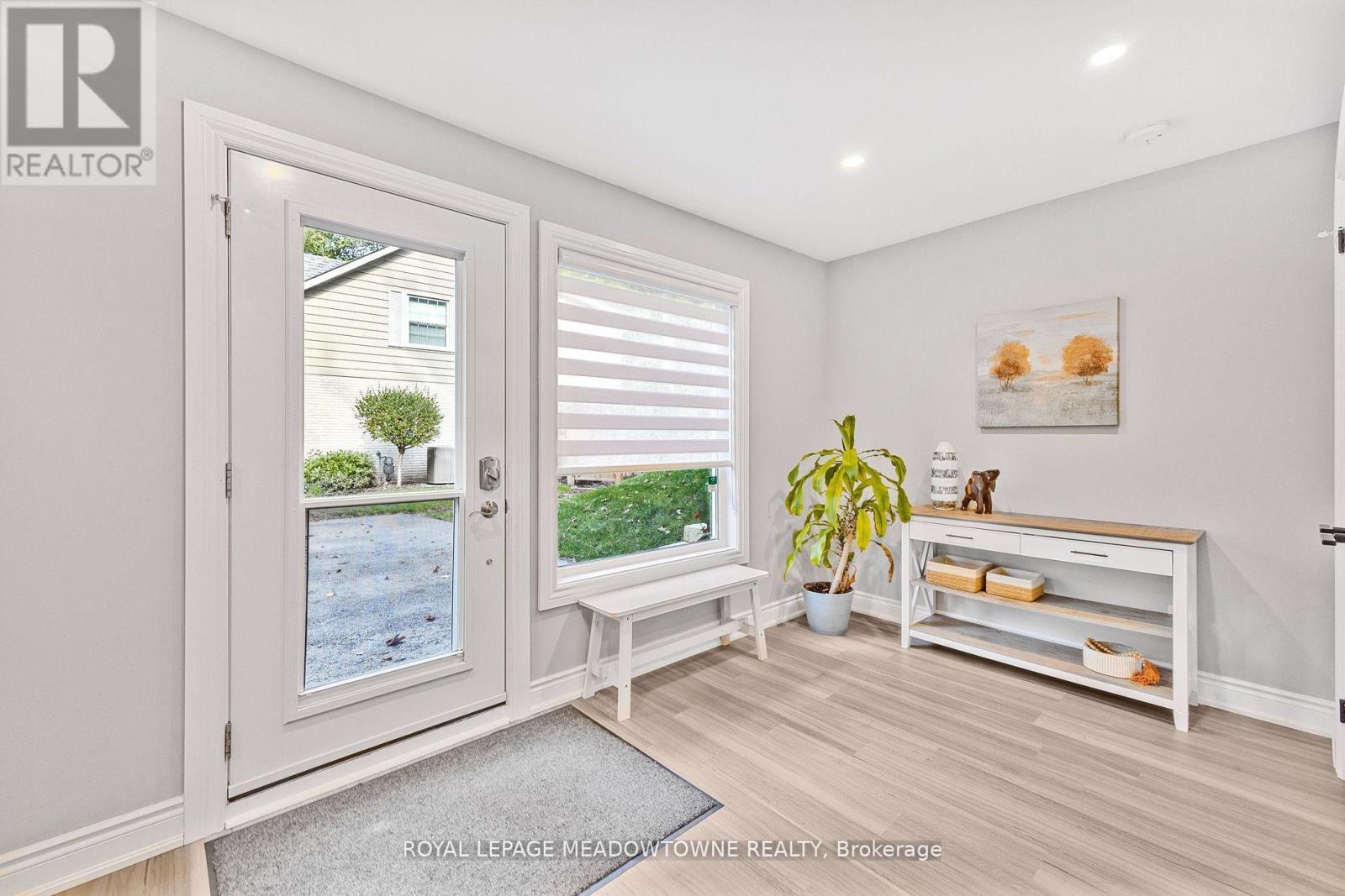 












106 CAMPBELL AVENUE E

,
Milton,




Ontario
L0P1B0

