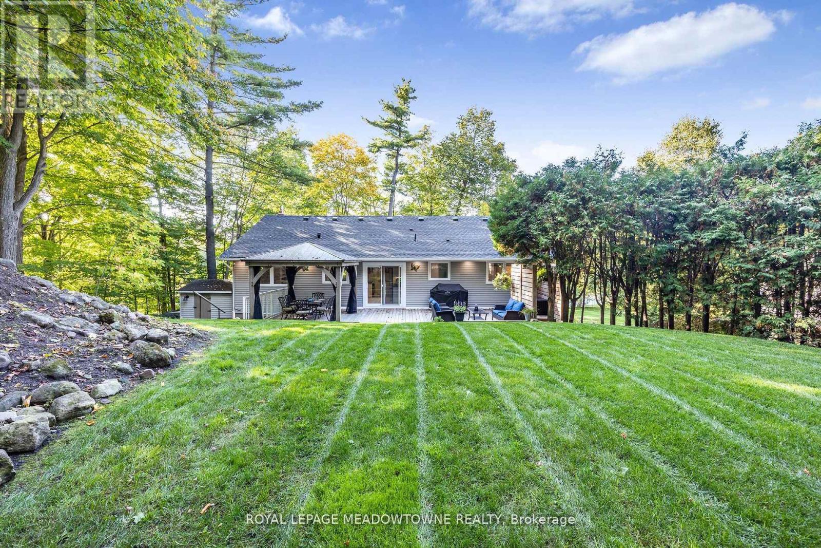 












106 CAMPBELL AVENUE E

,
Milton,




Ontario
L0P1B0

