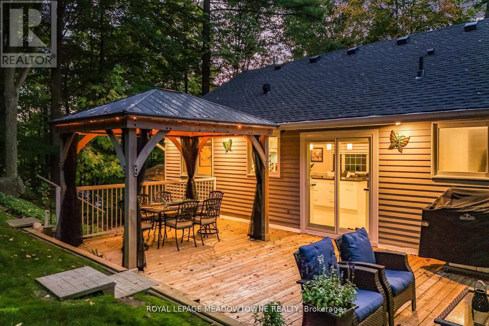 












106 CAMPBELL AVENUE E

,
Milton,




Ontario
L0P1B0

