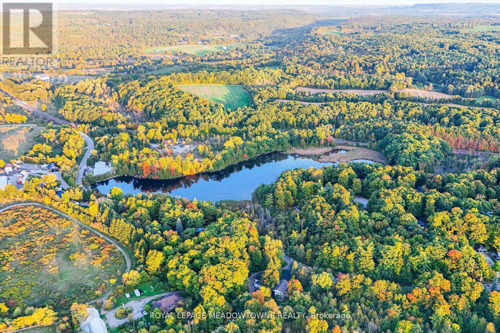 












106 CAMPBELL AVENUE E

,
Milton,




Ontario
L0P1B0

