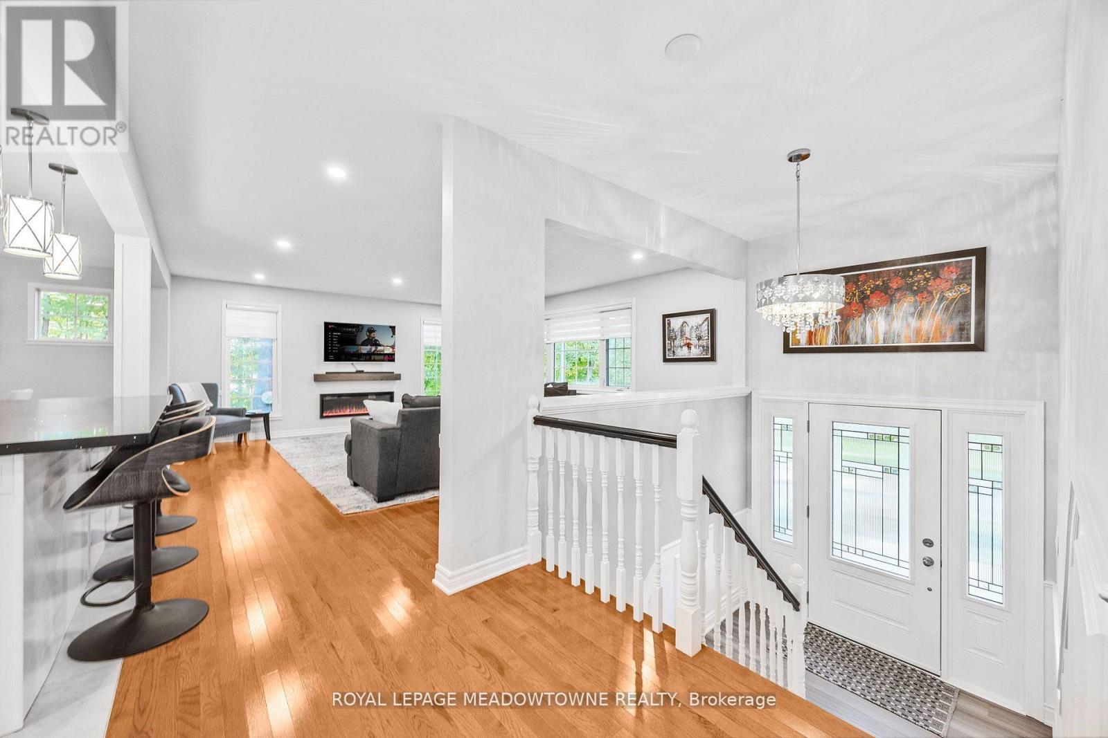 












106 CAMPBELL AVENUE E

,
Milton,




Ontario
L0P1B0

