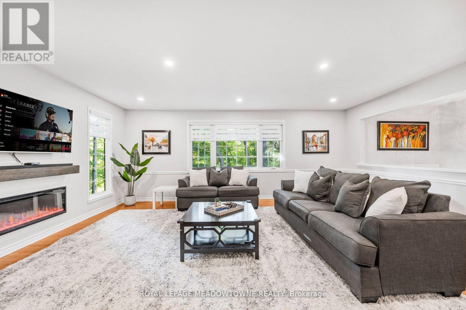 












106 CAMPBELL AVENUE E

,
Milton,




Ontario
L0P1B0

