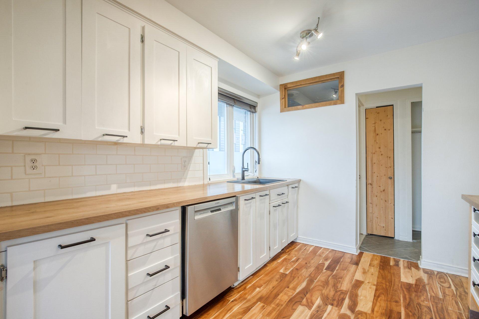 









1825


Rue Dunant

, 64,
Saint-Bruno-de-Montarville,




QC
J3V2Y3

