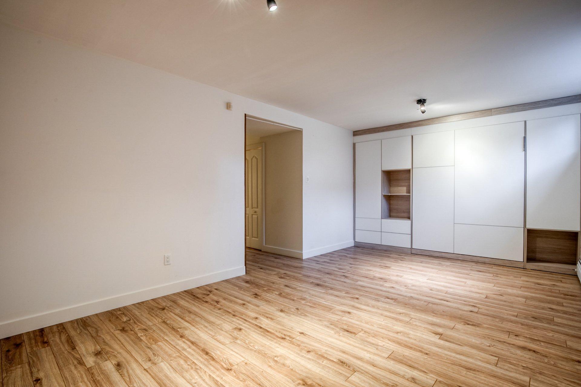 









1825


Rue Dunant

, 64,
Saint-Bruno-de-Montarville,




QC
J3V2Y3

