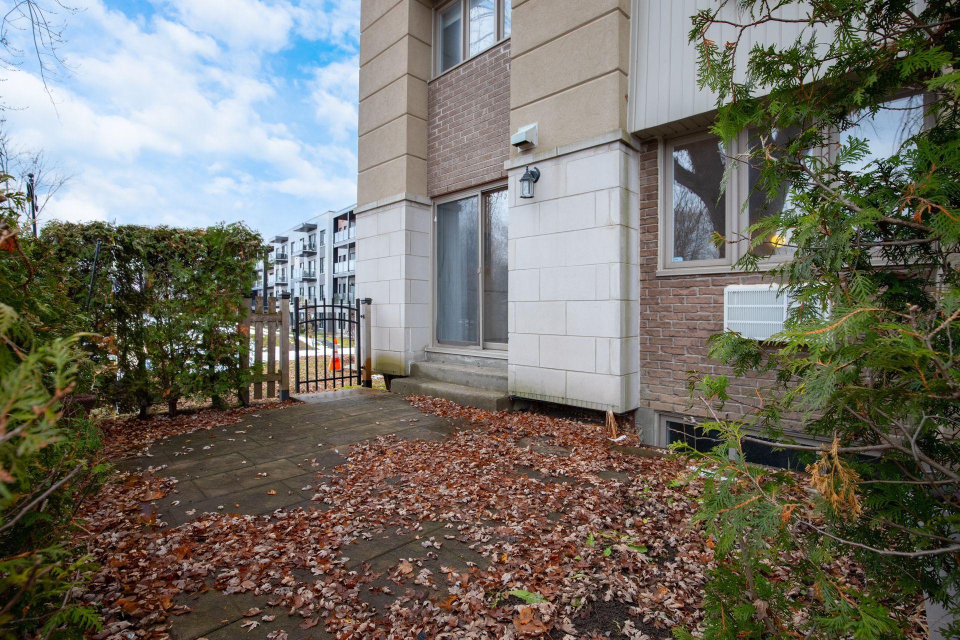 









1825


Rue Dunant

, 64,
Saint-Bruno-de-Montarville,




QC
J3V2Y3

