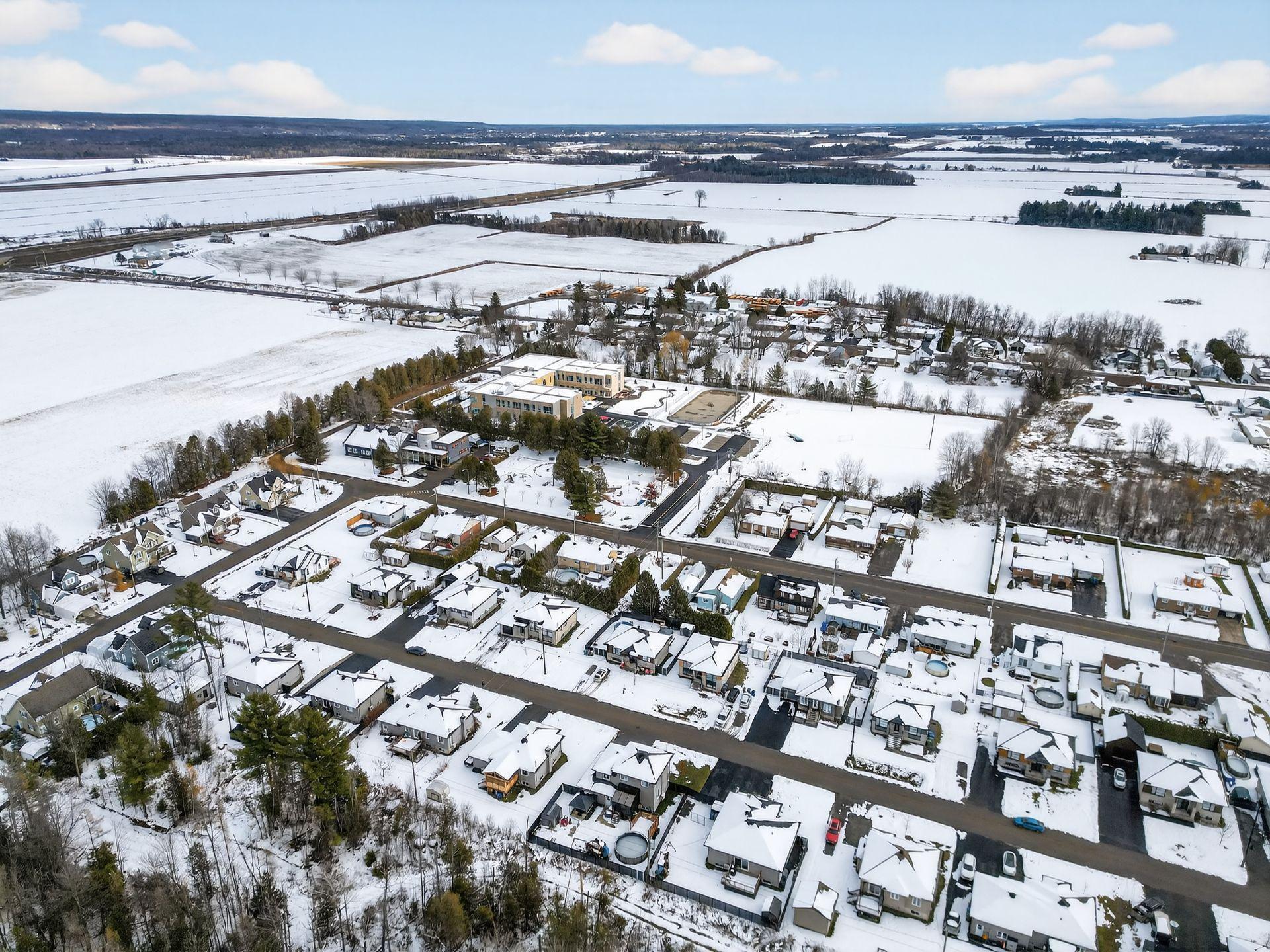 









46


Rue St-Émilion

,
Brownsburg-Chatham,




QC
J8G0C3

