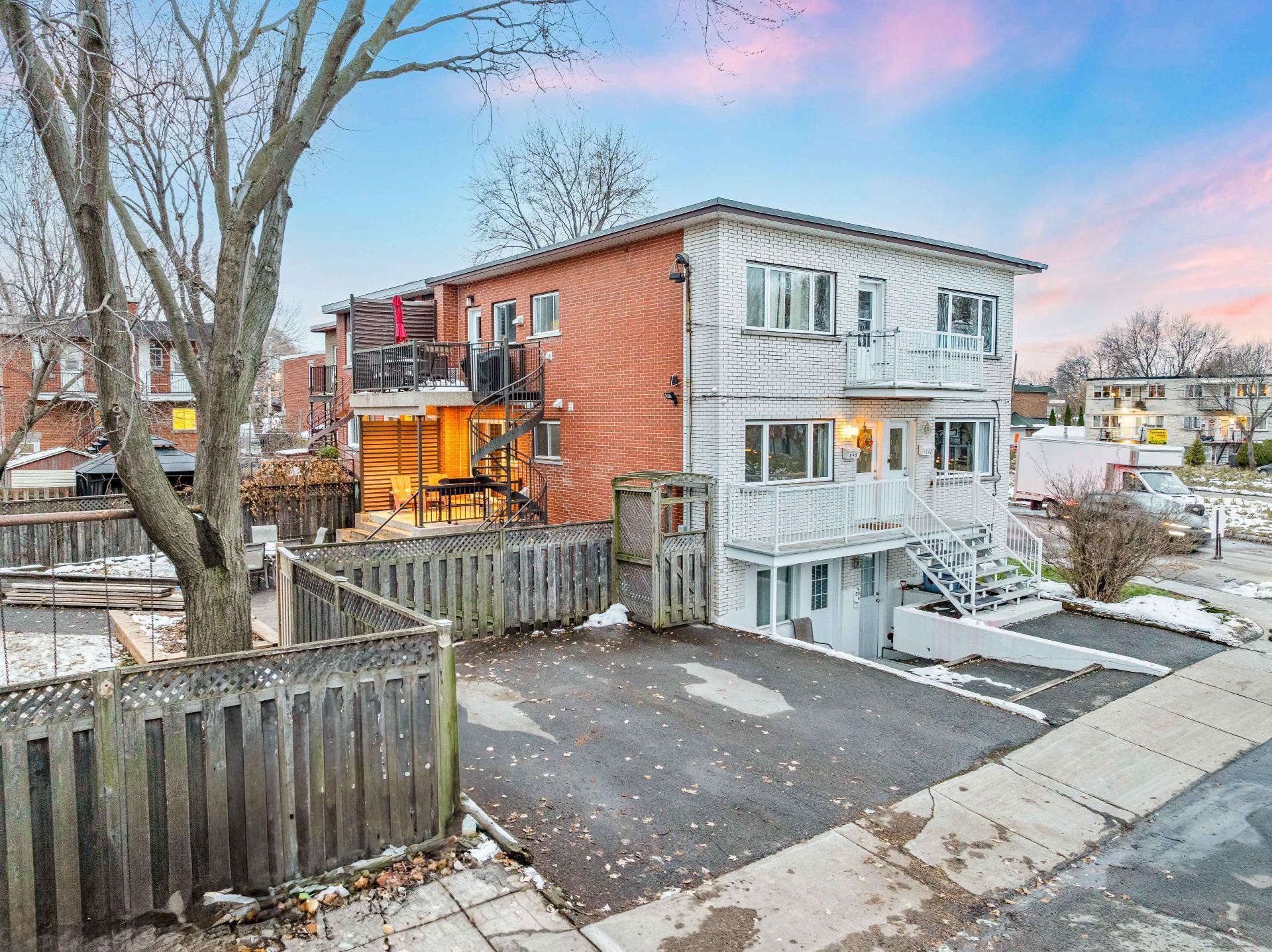 









590

 - 592B


4e Avenue (P.-a.-T.)

,
Montréal (Rivière-des-Prairies/Pointe-aux-Trembles),




QC
H1B4N2

