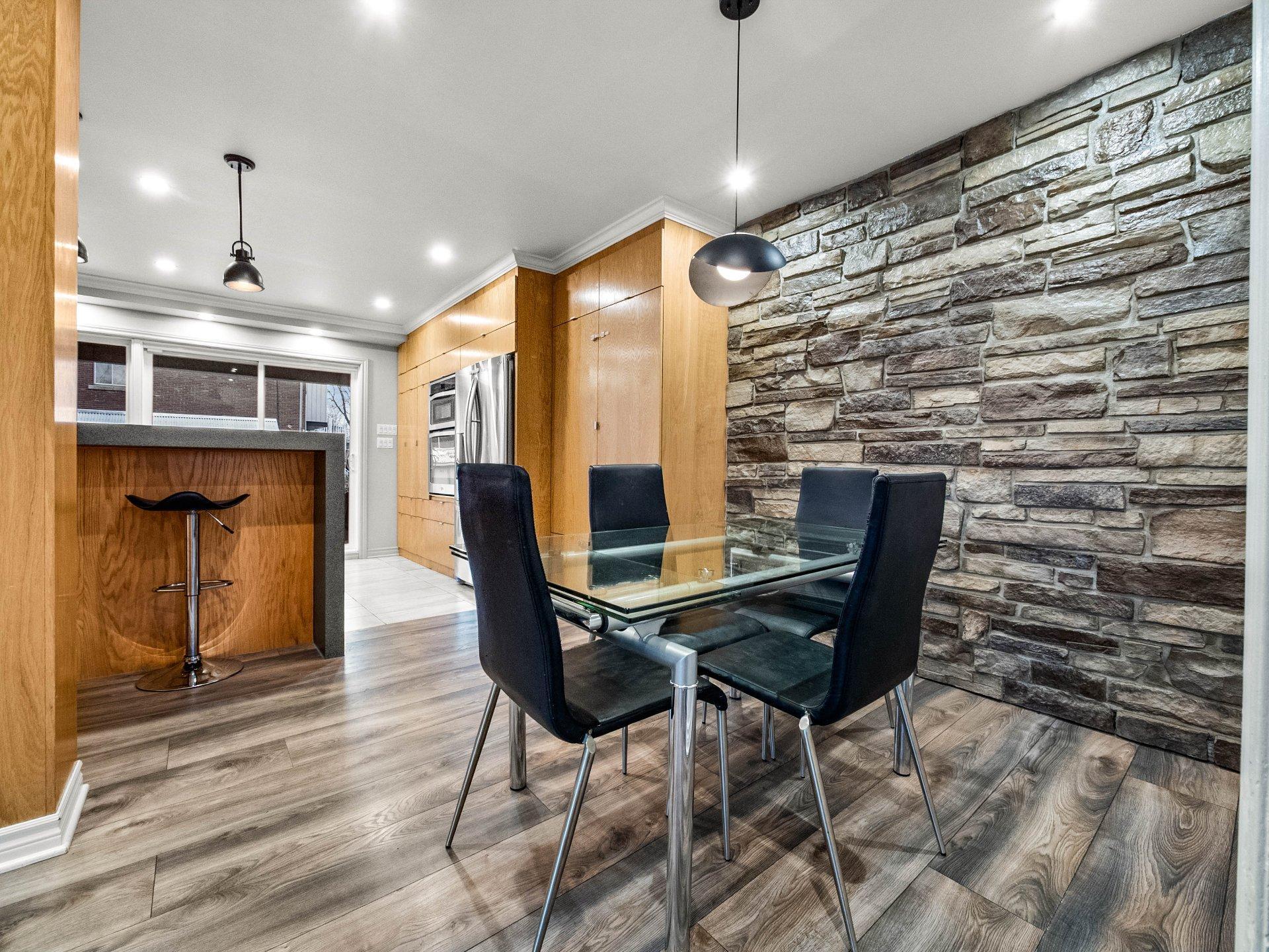 









590

 - 592B


4e Avenue (P.-a.-T.)

,
Montréal (Rivière-des-Prairies/Pointe-aux-Trembles),




QC
H1B4N2

