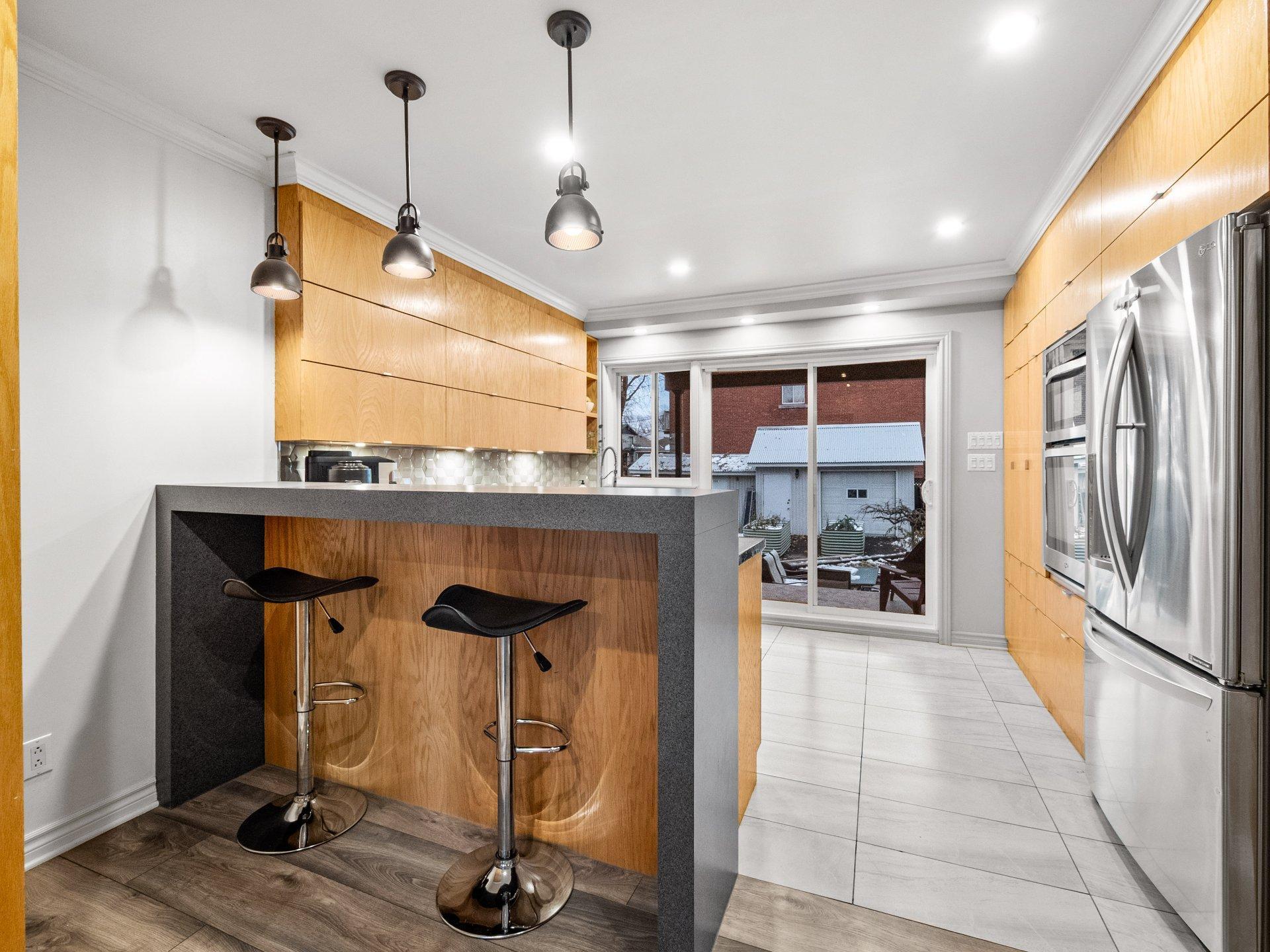 









590

 - 592B


4e Avenue (P.-a.-T.)

,
Montréal (Rivière-des-Prairies/Pointe-aux-Trembles),




QC
H1B4N2

