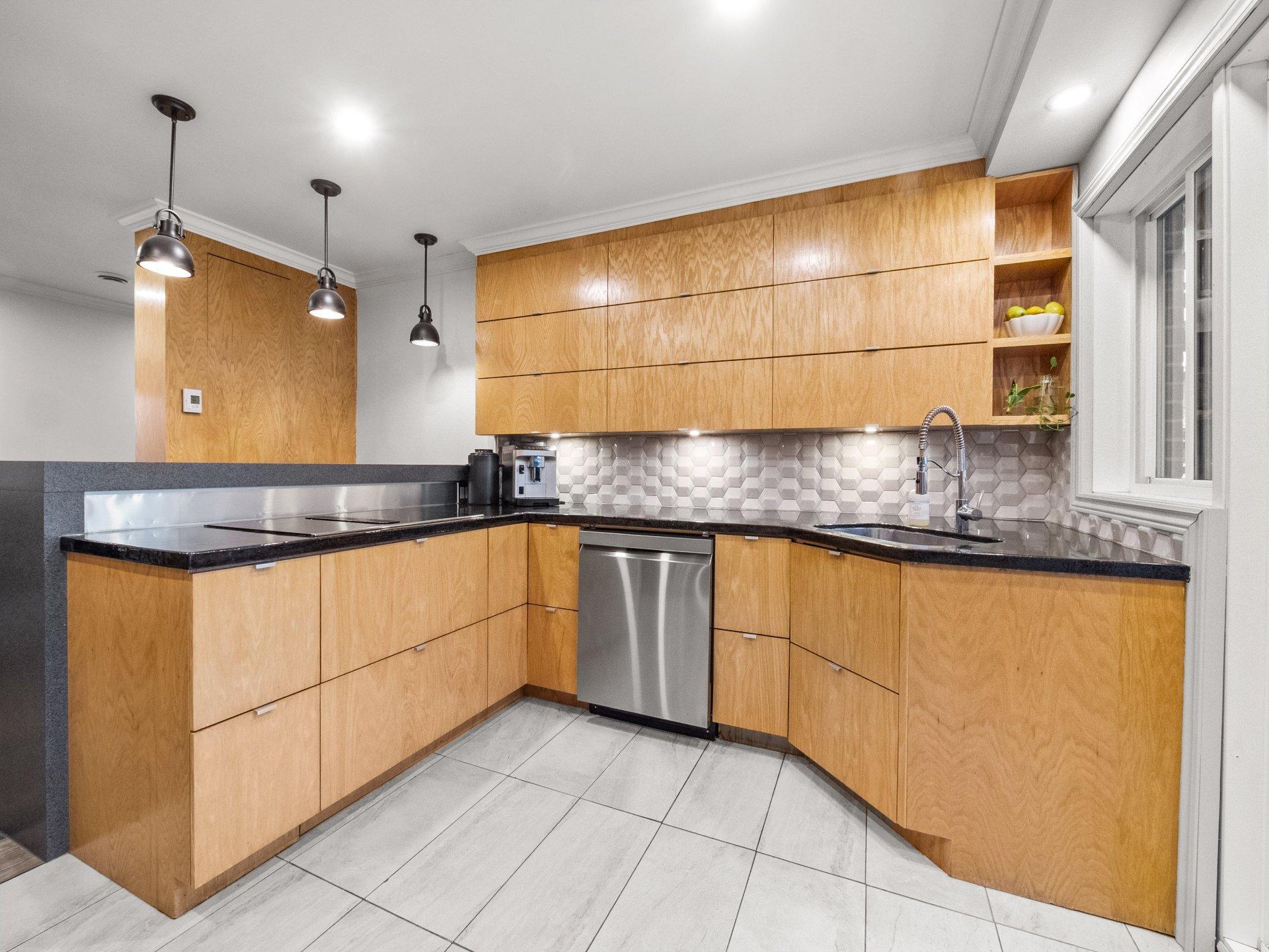 









590

 - 592B


4e Avenue (P.-a.-T.)

,
Montréal (Rivière-des-Prairies/Pointe-aux-Trembles),




QC
H1B4N2

