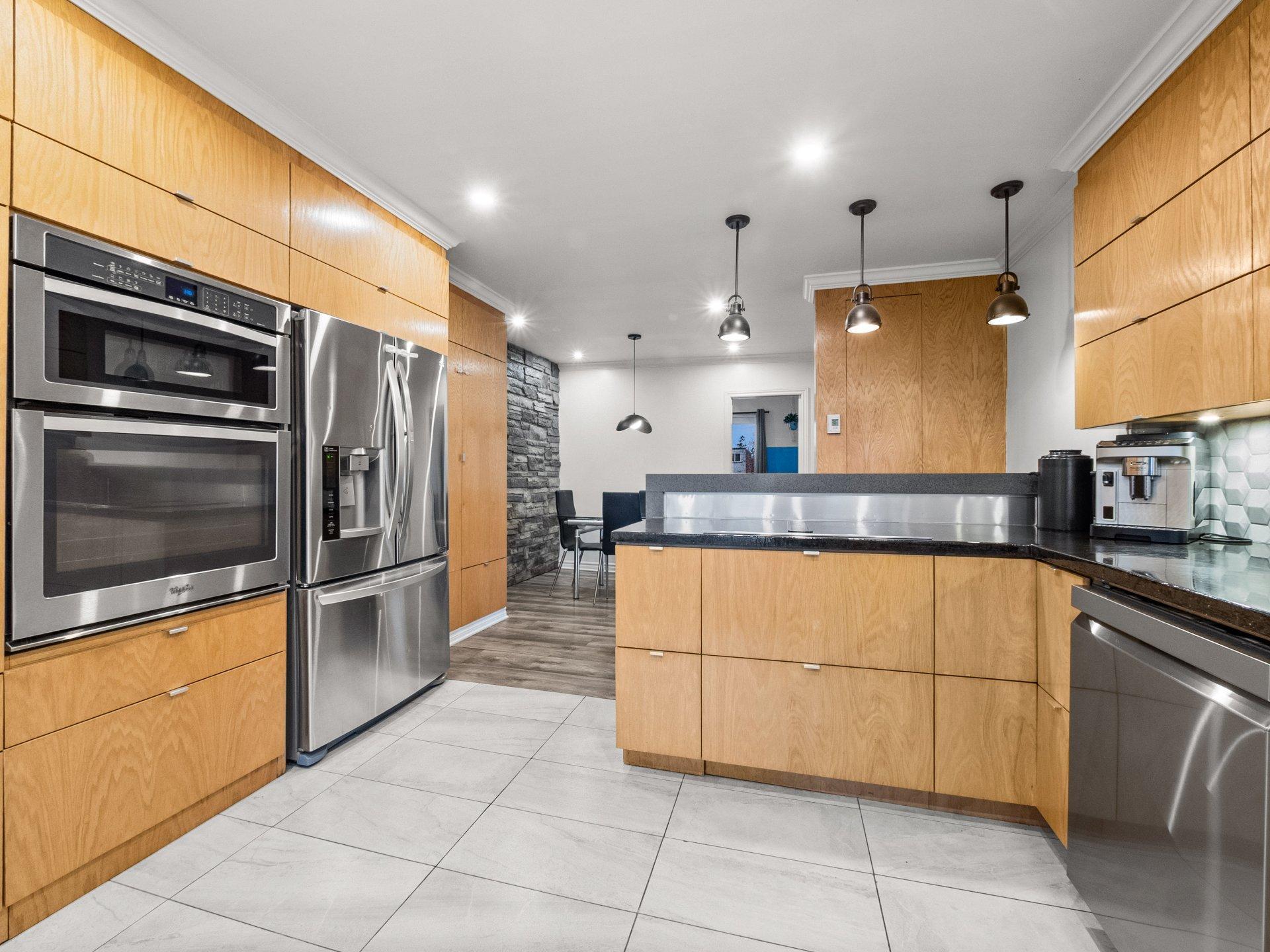 









590

 - 592B


4e Avenue (P.-a.-T.)

,
Montréal (Rivière-des-Prairies/Pointe-aux-Trembles),




QC
H1B4N2

