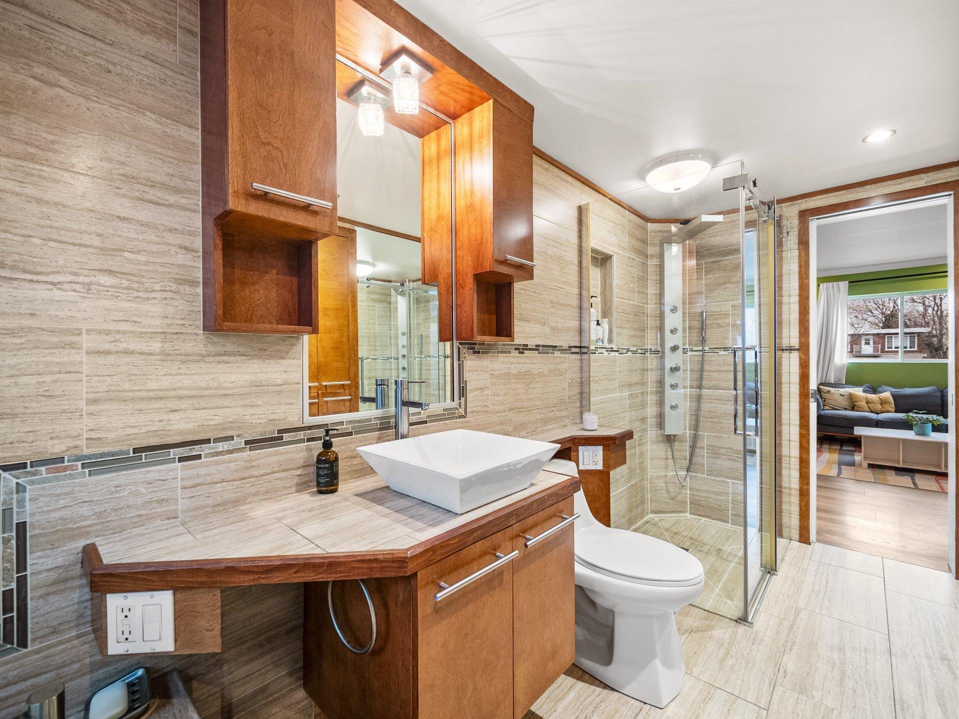 









590

 - 592B


4e Avenue (P.-a.-T.)

,
Montréal (Rivière-des-Prairies/Pointe-aux-Trembles),




QC
H1B4N2

