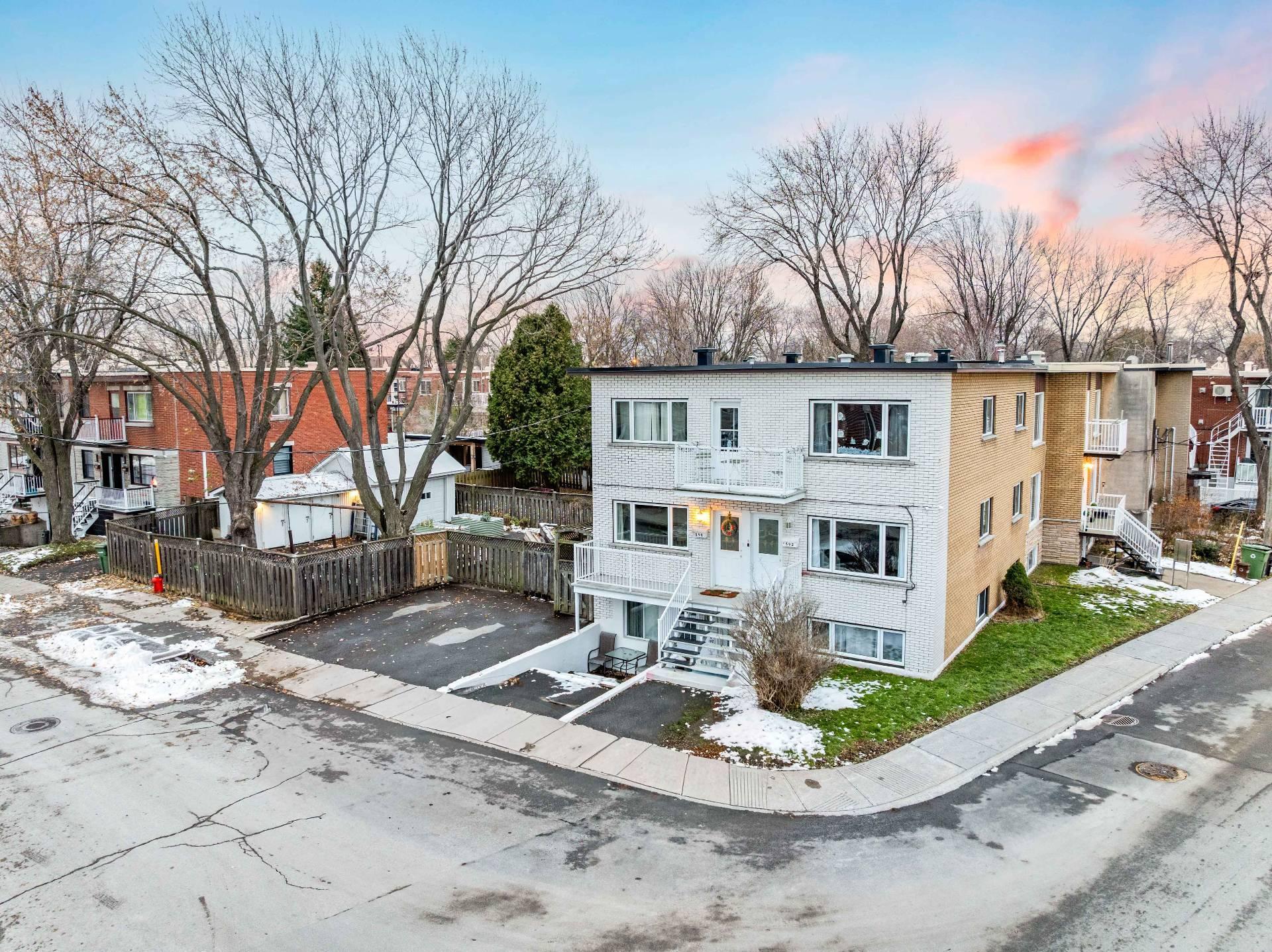 









590

 - 592B


4e Avenue (P.-a.-T.)

,
Montréal (Rivière-des-Prairies/Pointe-aux-Trembles),




QC
H1B4N2

